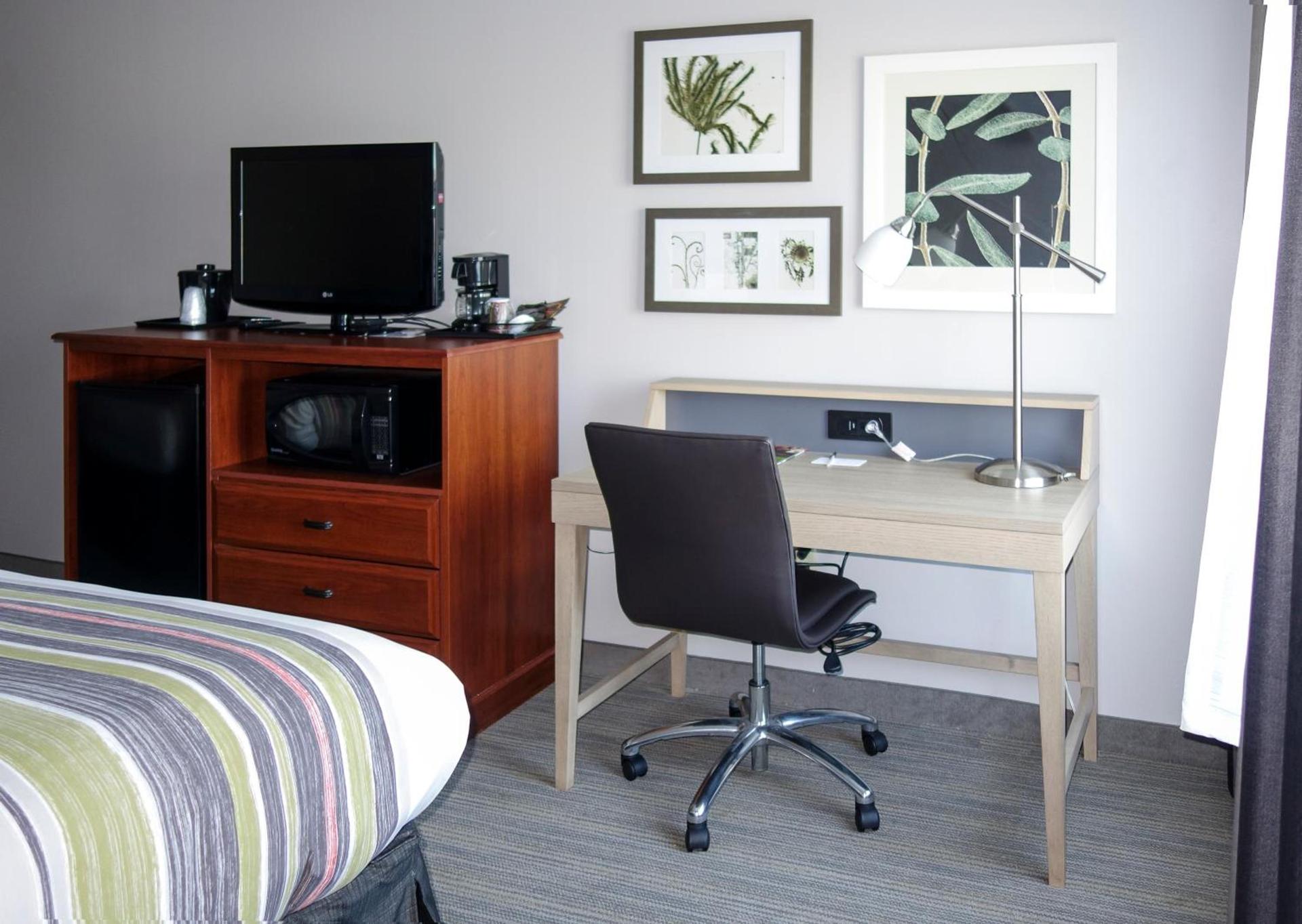 Country Inn & Suites by Radisson, Dahlgren-King George, VA photo 13
