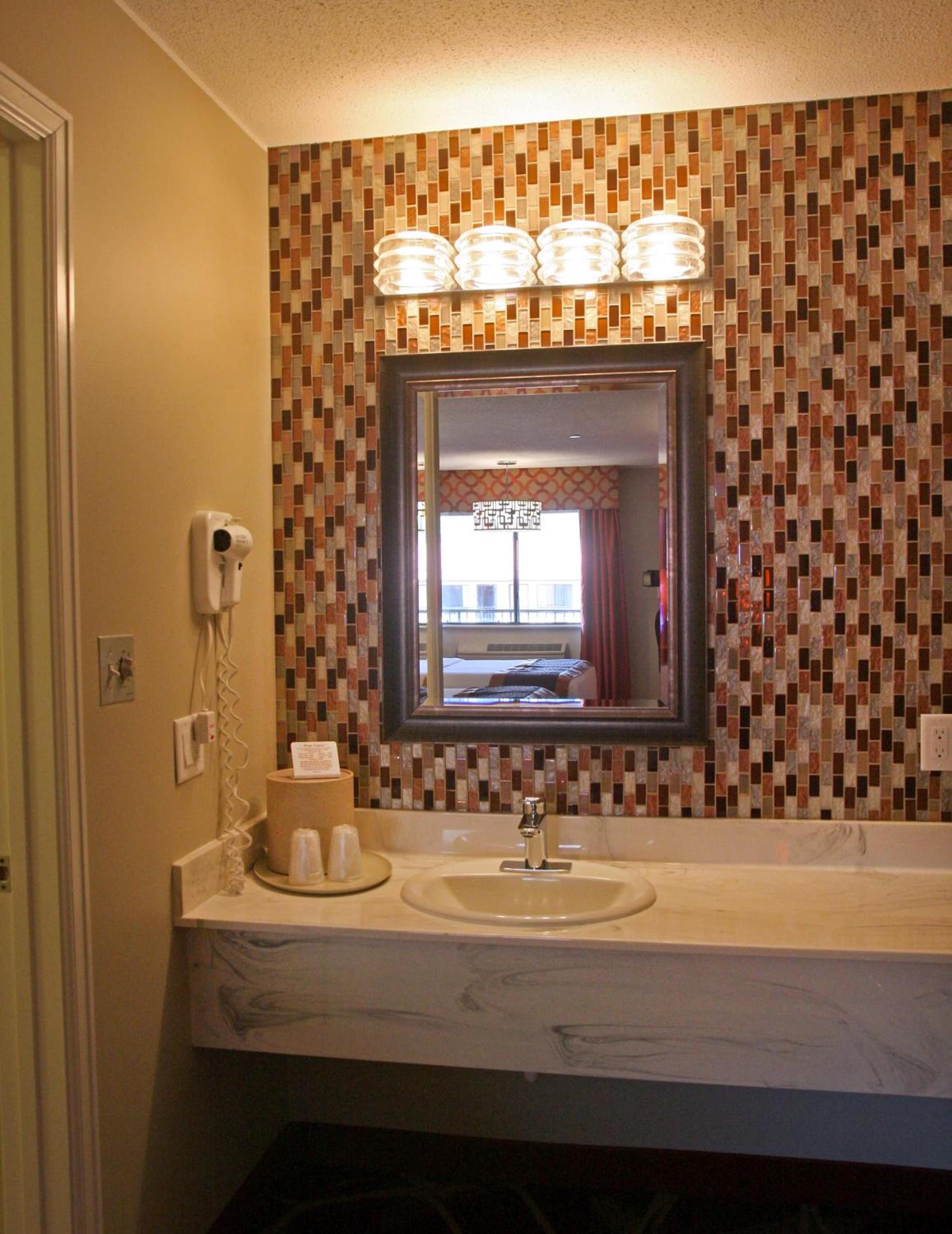 Gateway Inn and Suites photo 38
