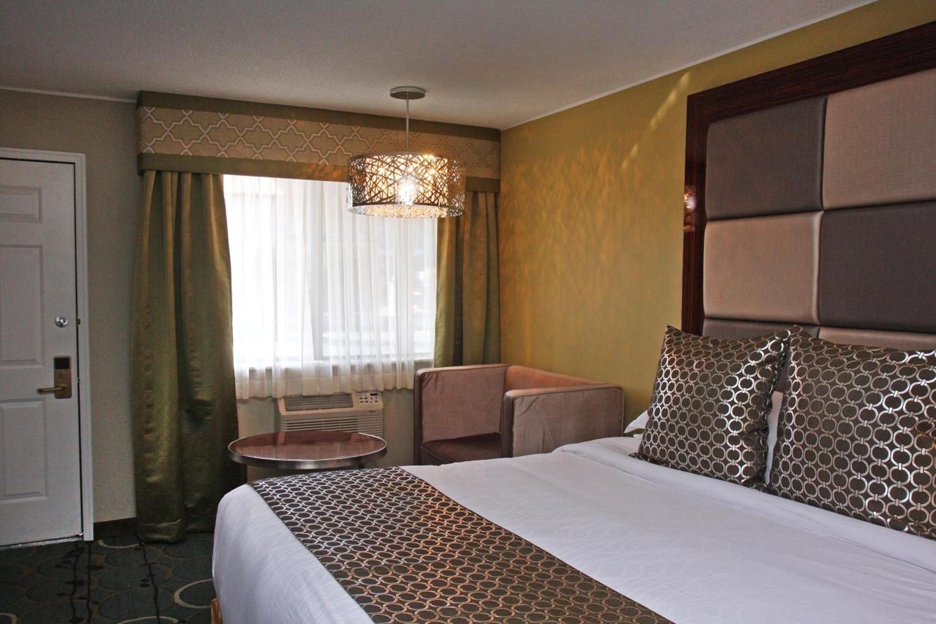 Gateway Inn and Suites photo 68