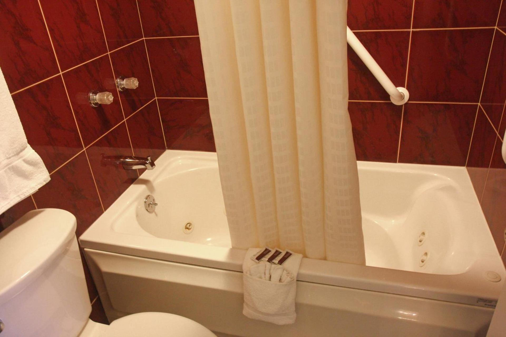 Gateway Inn and Suites photo 69