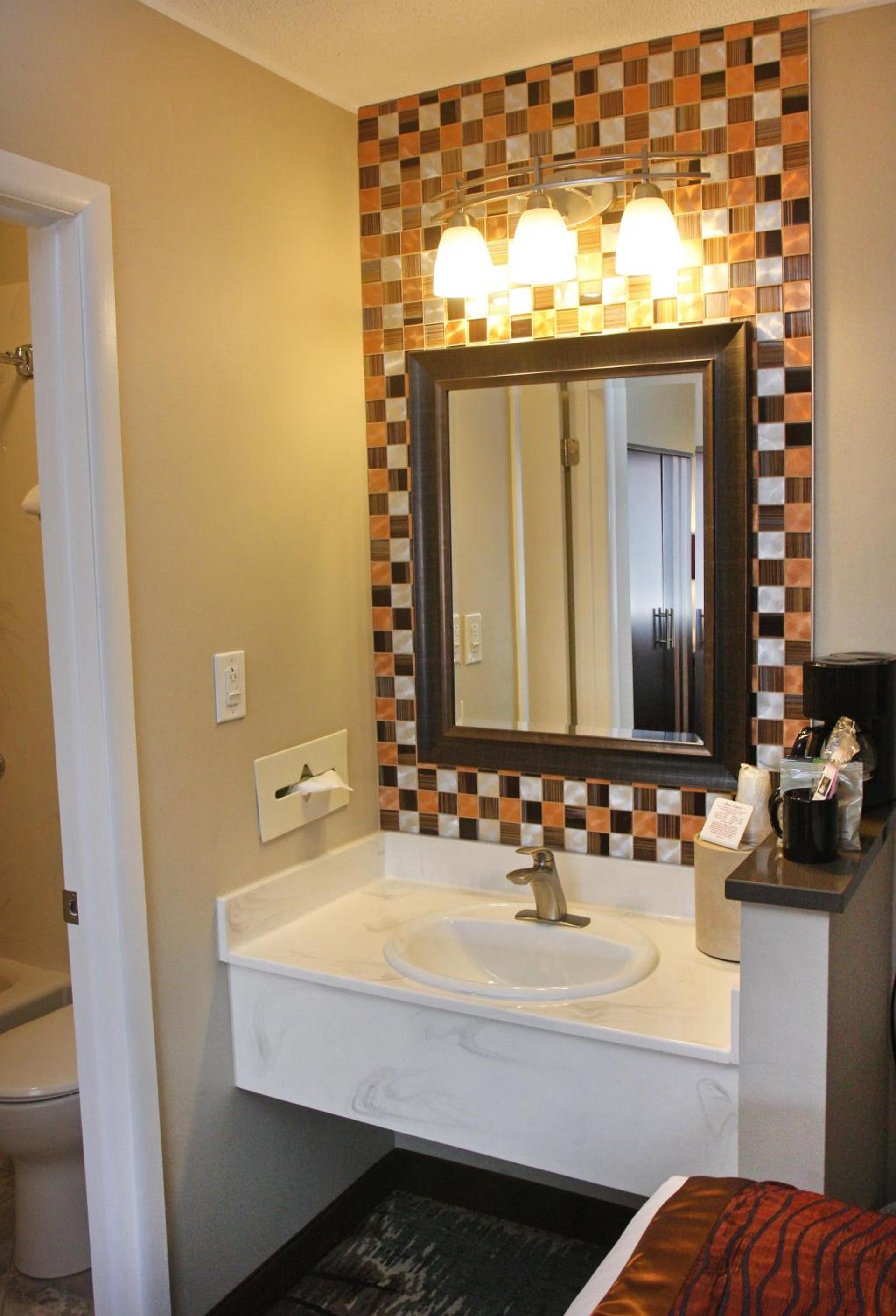 Gateway Inn and Suites photo 37