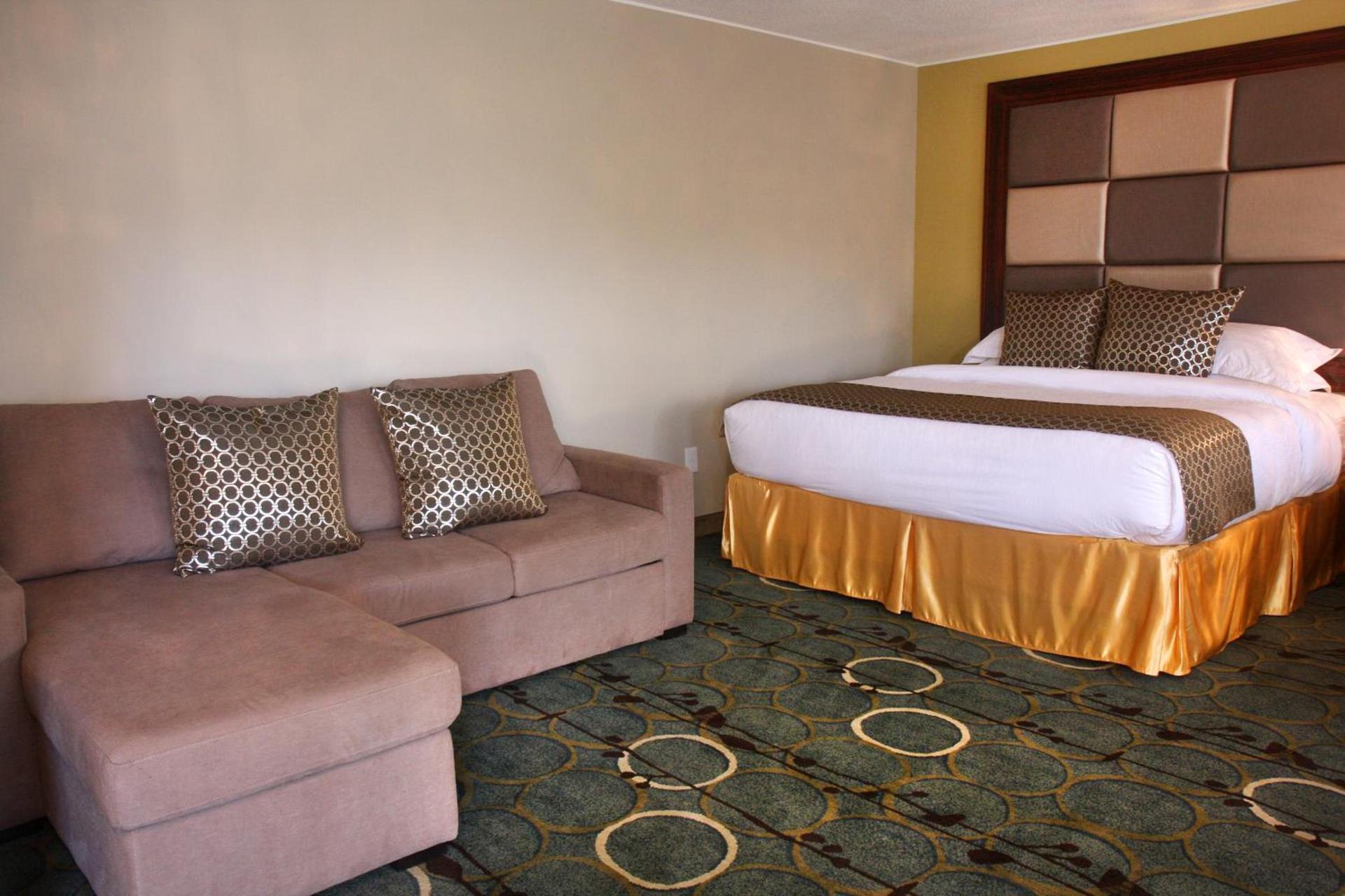 Gateway Inn and Suites photo 34