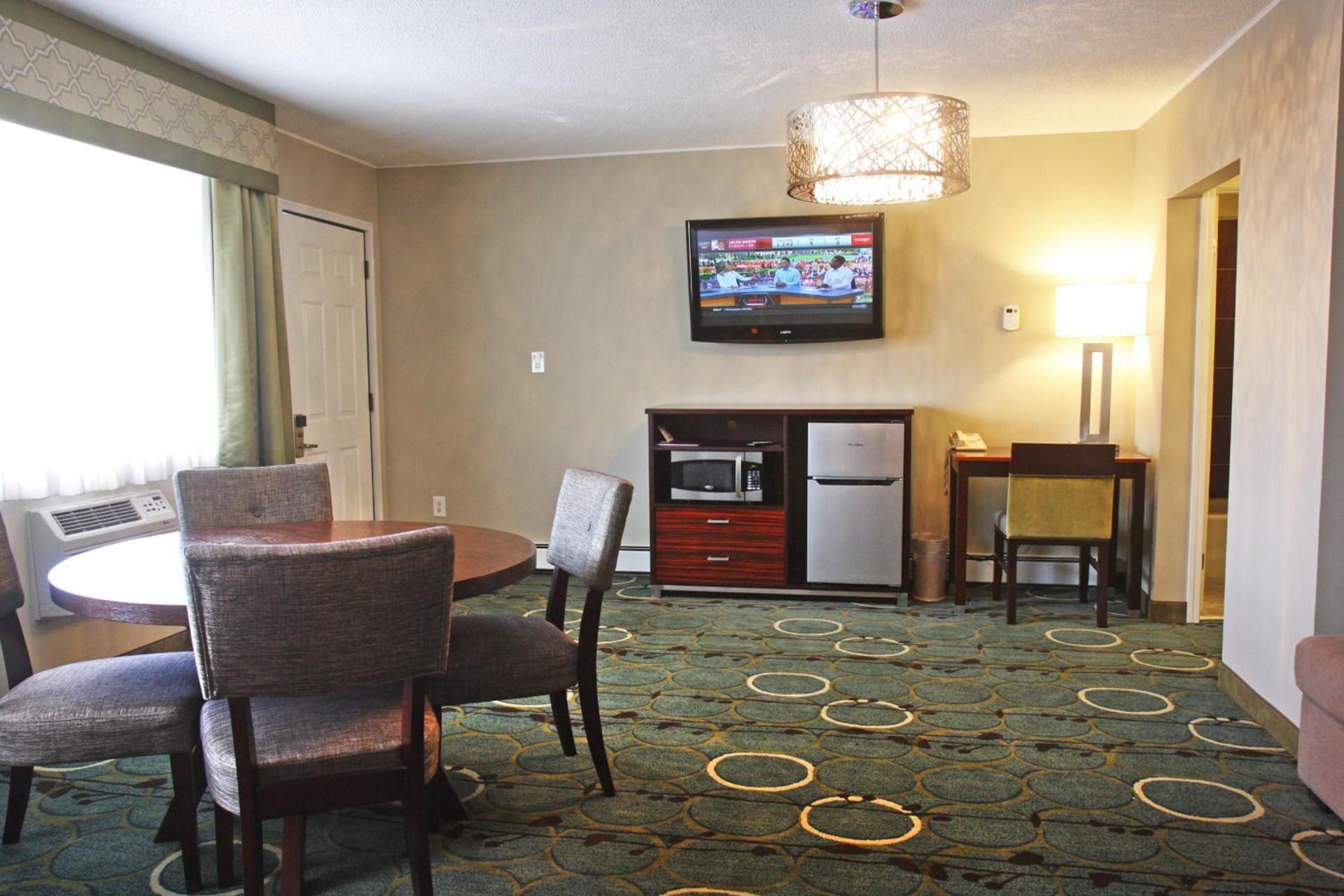 Gateway Inn and Suites photo 35