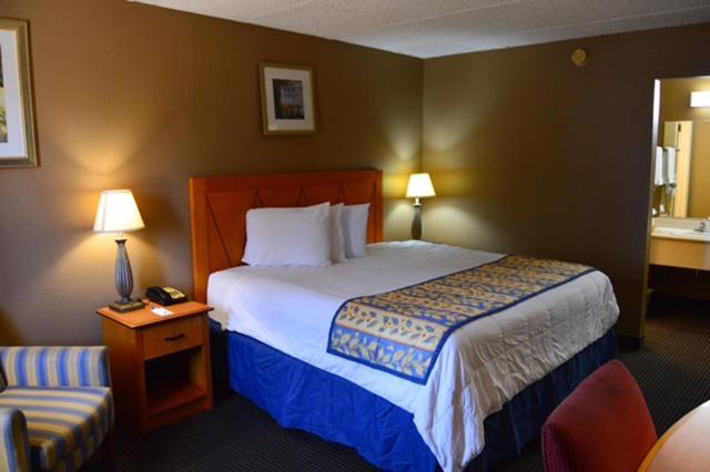 Americas Best Value Inn Laredo photo 48