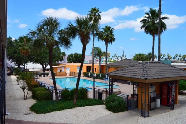 Americas Best Value Inn Laredo photo 4