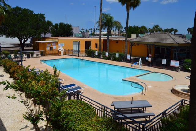 Americas Best Value Inn Laredo photo 2