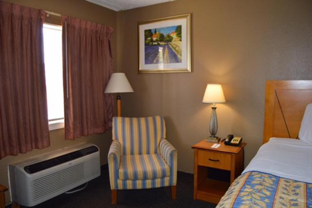 Americas Best Value Inn Laredo photo 9