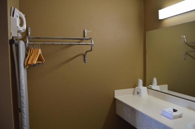 Americas Best Value Inn Laredo photo 25