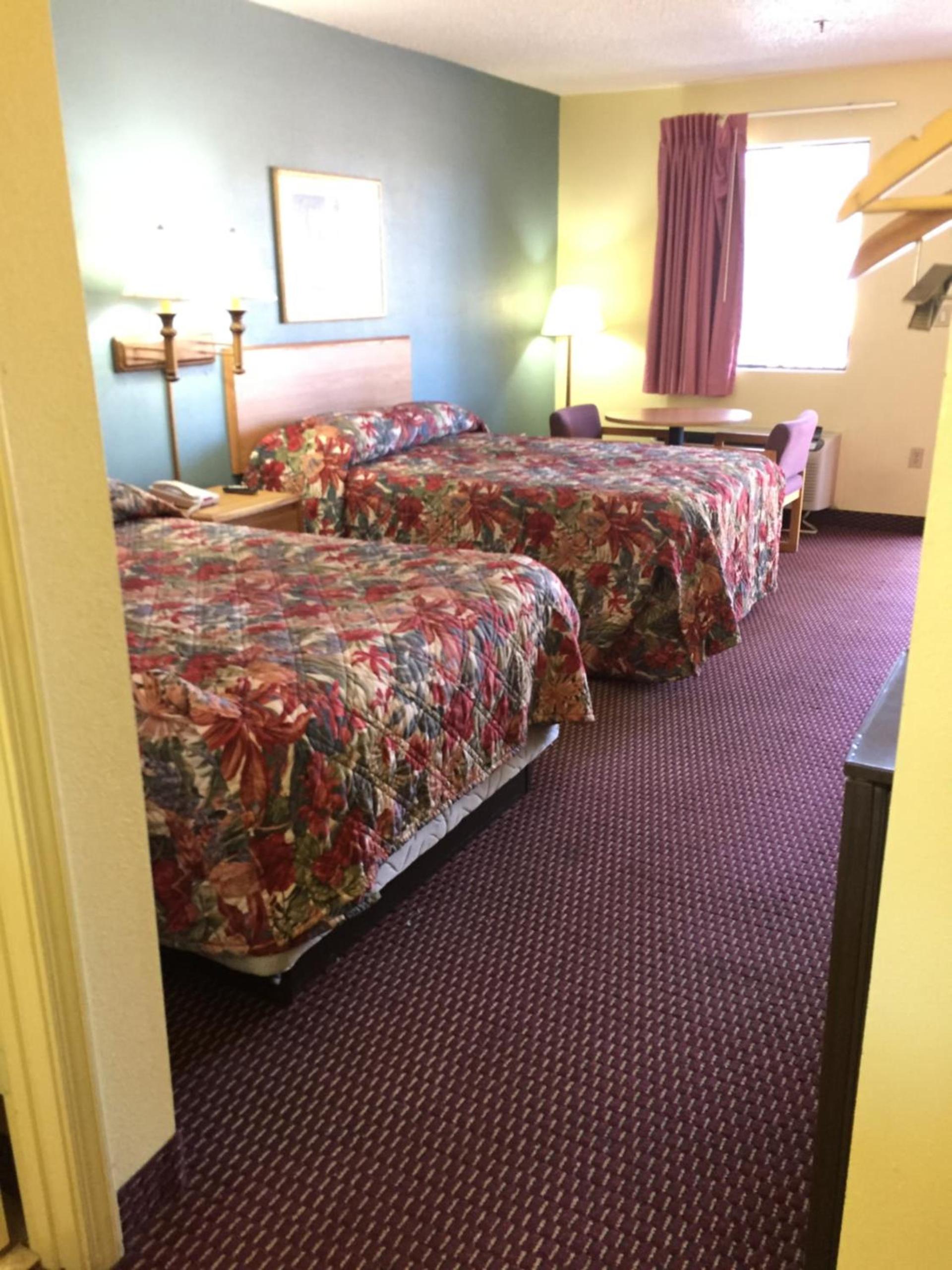 Relax Inn photo 16