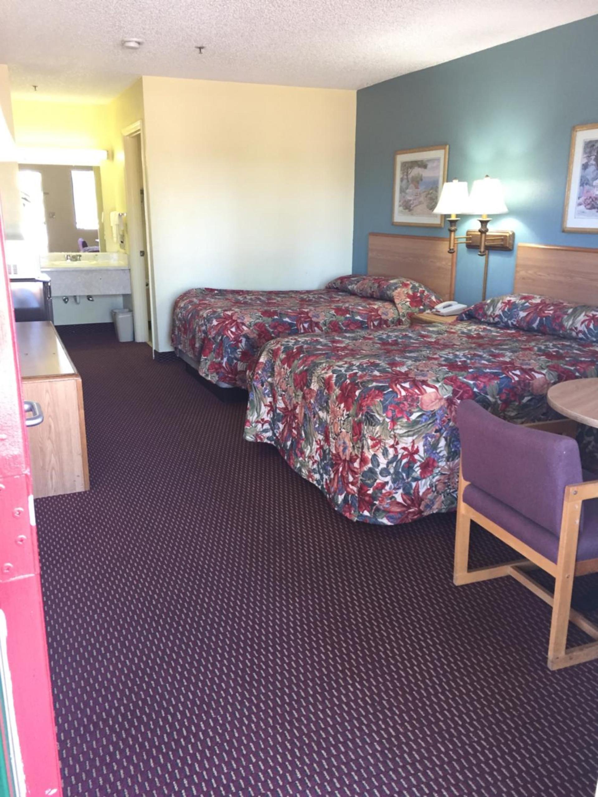 Relax Inn photo 18