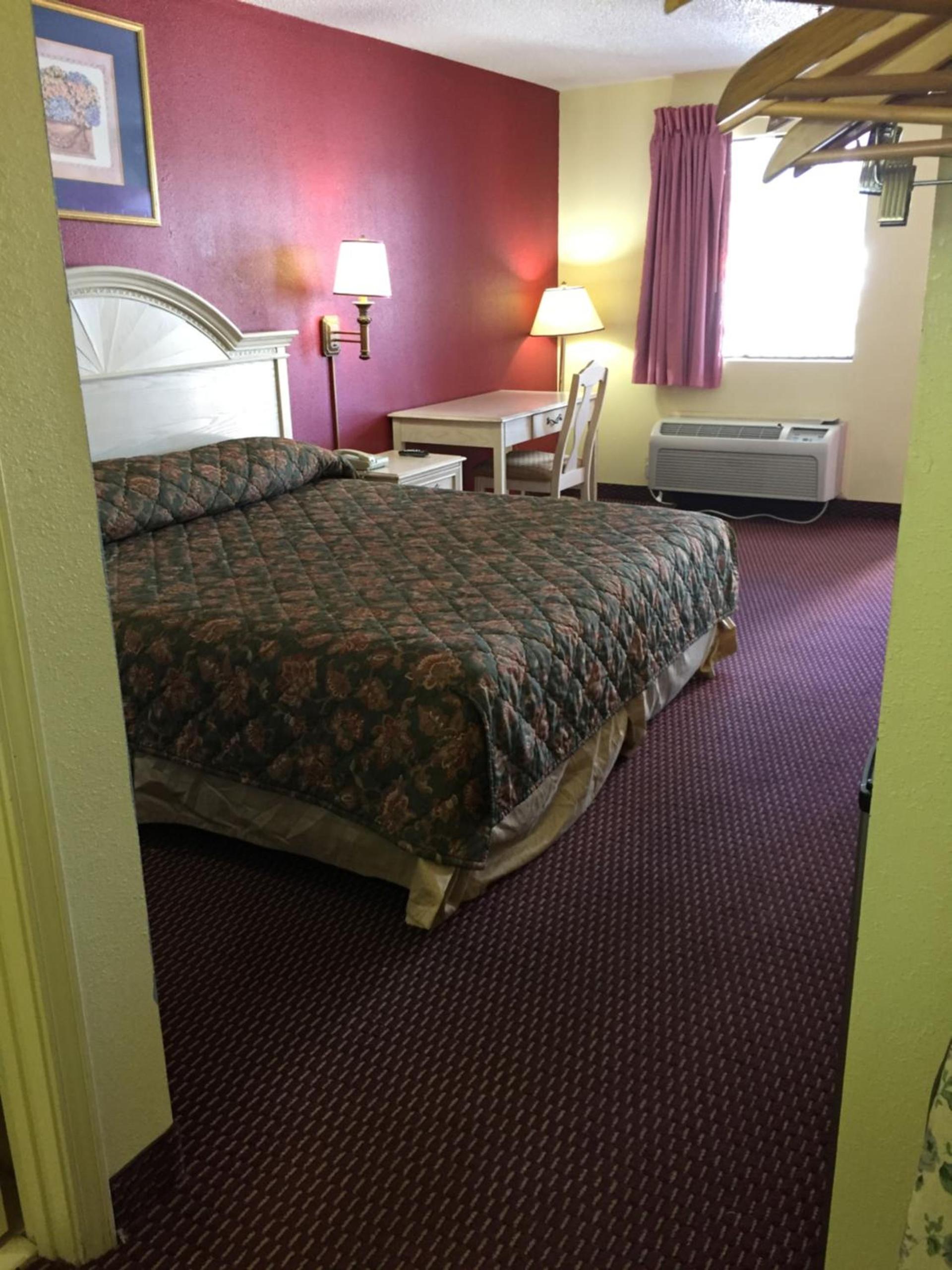 Relax Inn photo 15