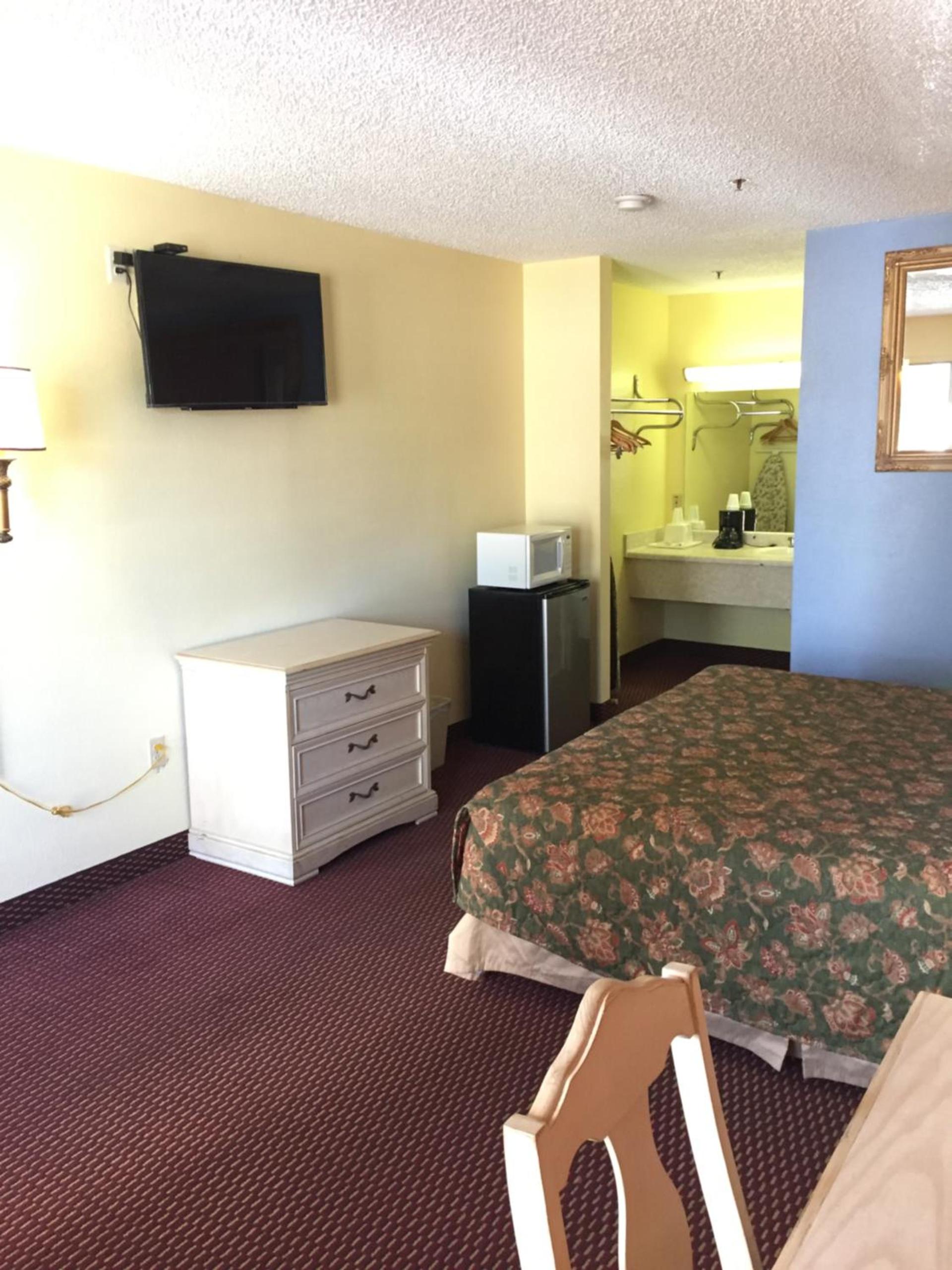 Relax Inn photo 13