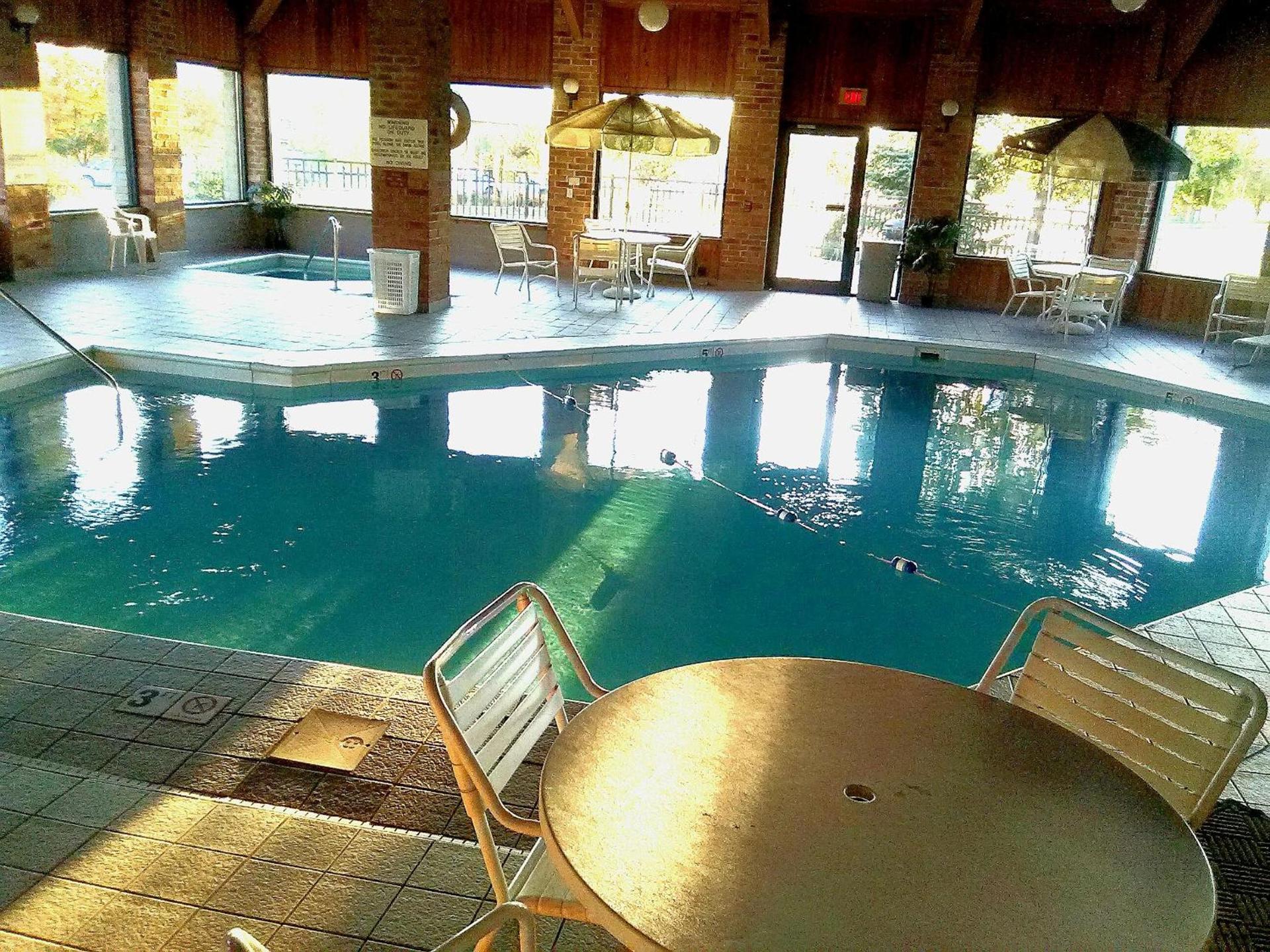 Baymont by Wyndham Battle Creek Downtown photo 8