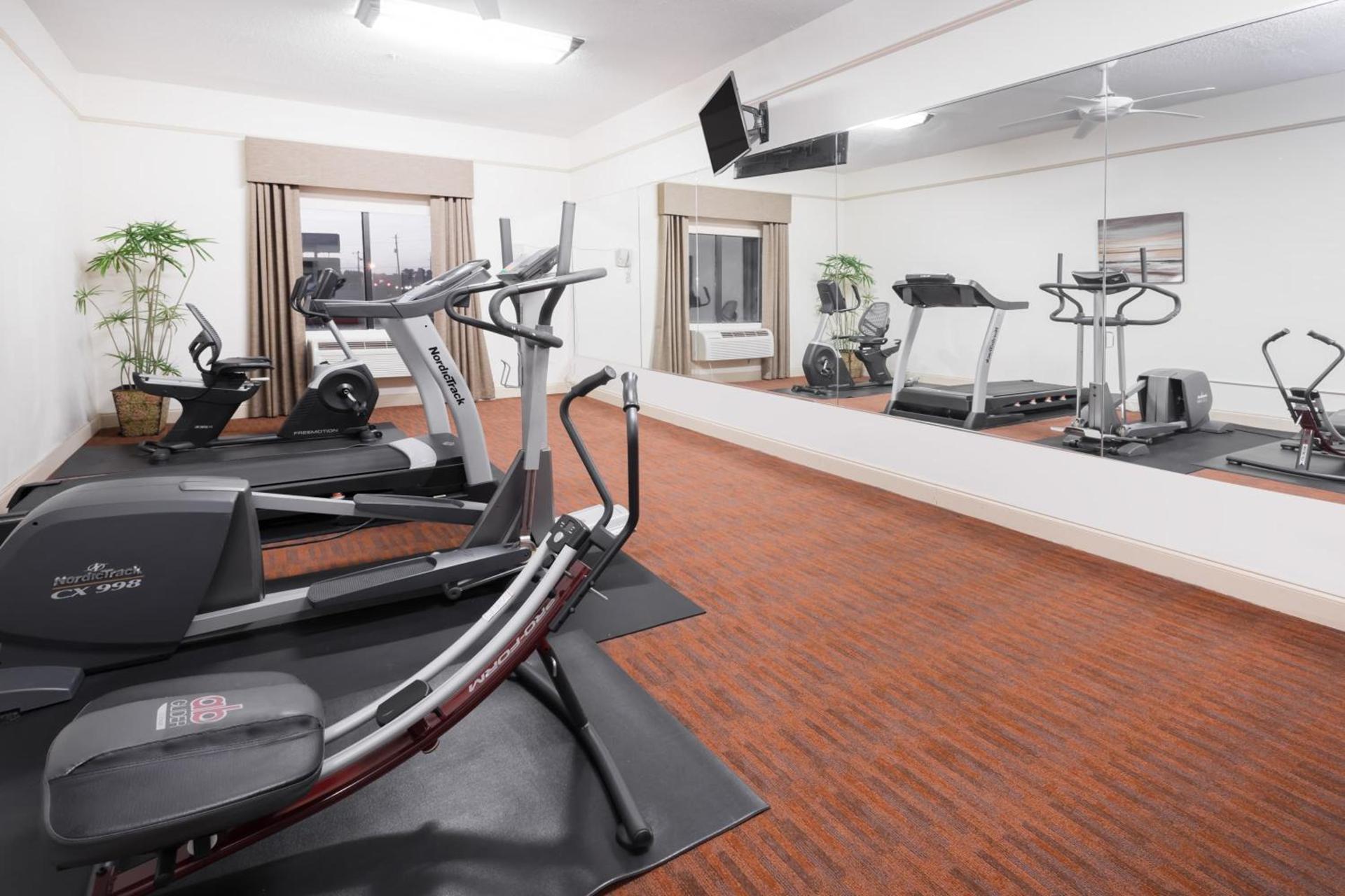 Baymont by Wyndham Savannah/Garden City photo 11