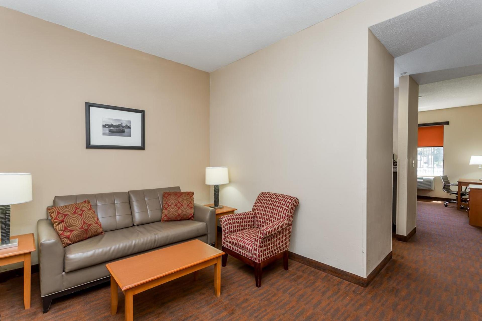 Baymont by Wyndham Savannah/Garden City photo 8