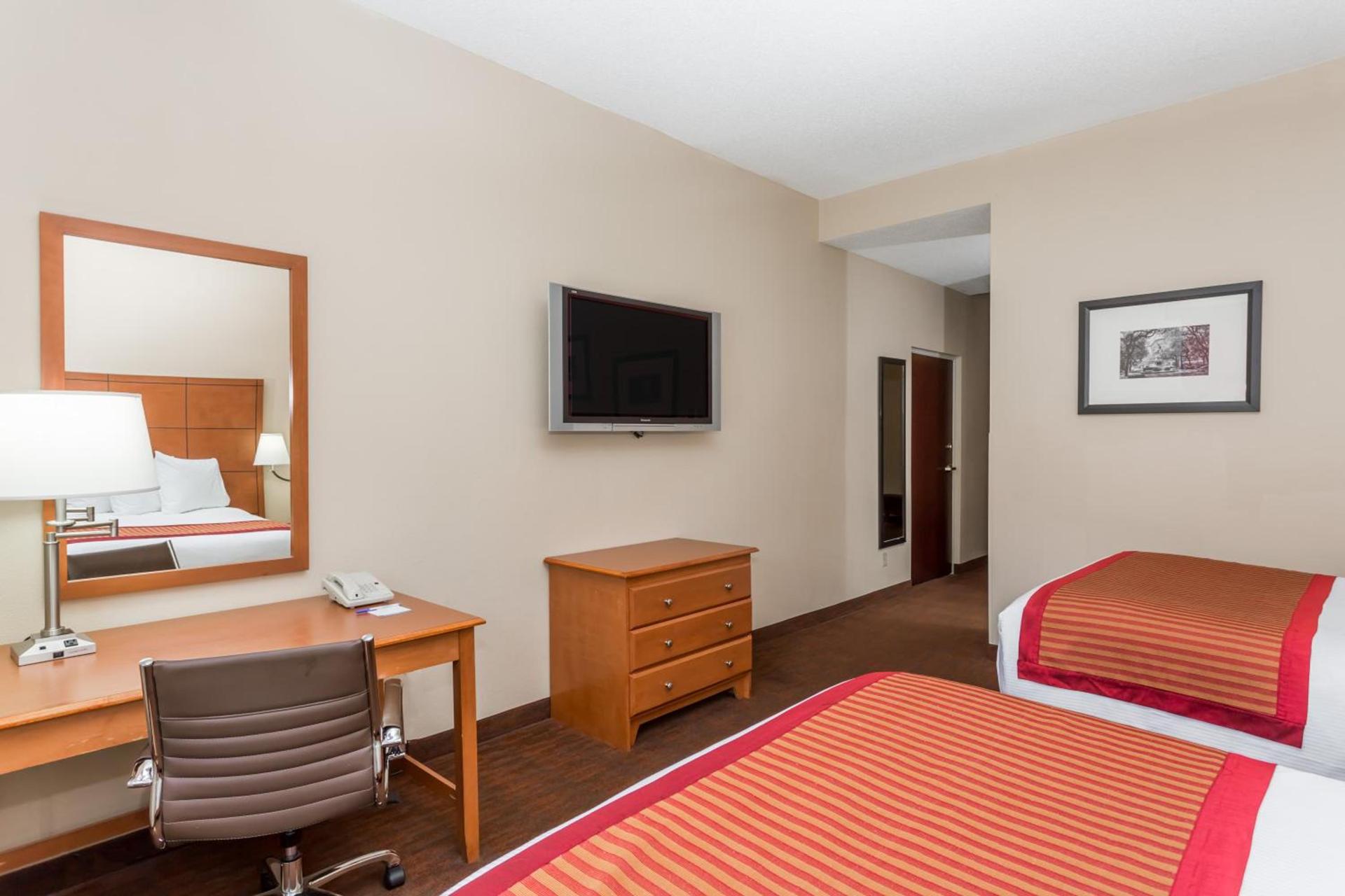 Baymont by Wyndham Savannah/Garden City photo 14