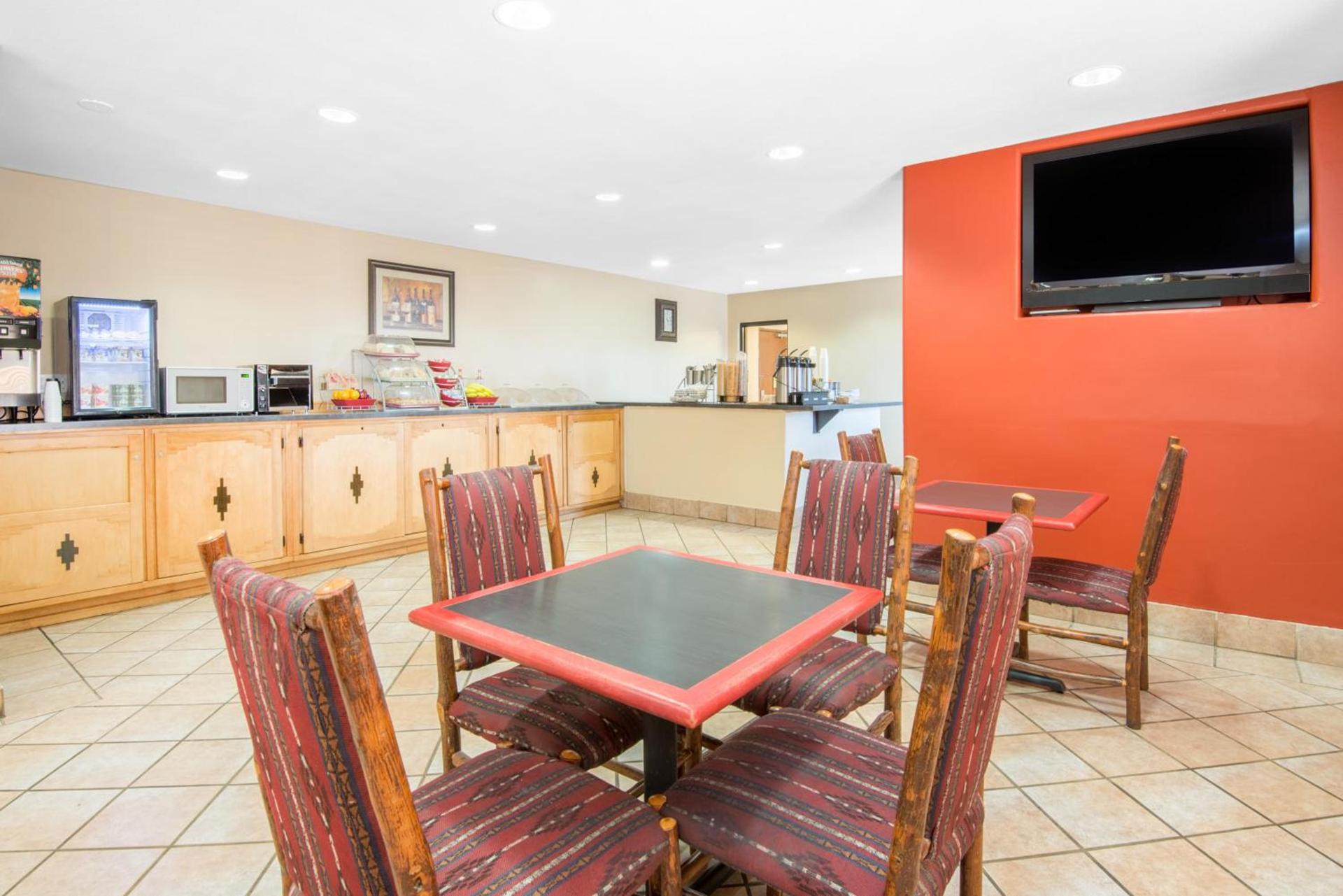 Hawthorn Suites by Wyndham Albuquerque photo 7