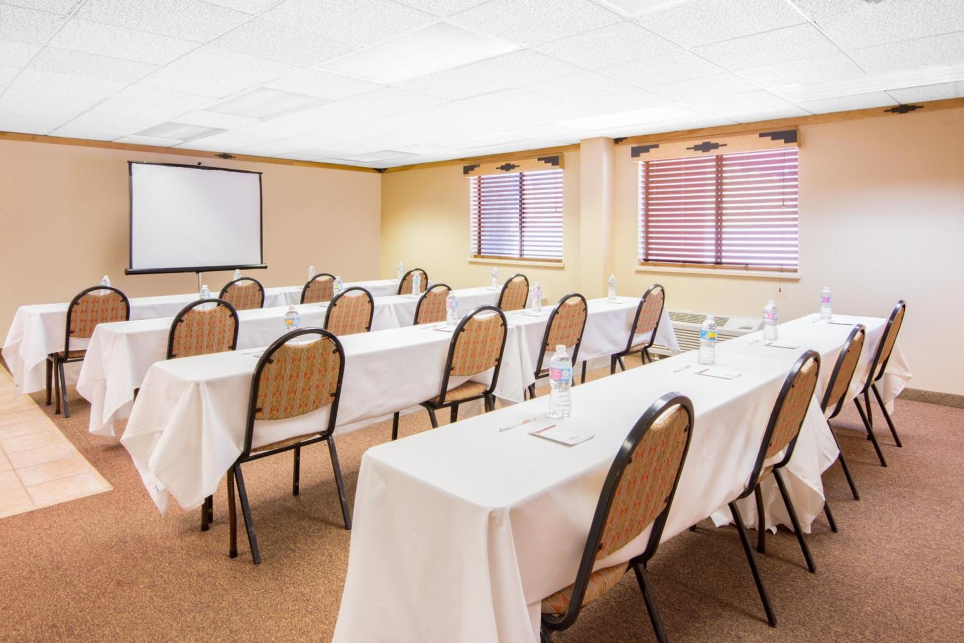 Hawthorn Suites by Wyndham Albuquerque photo 9