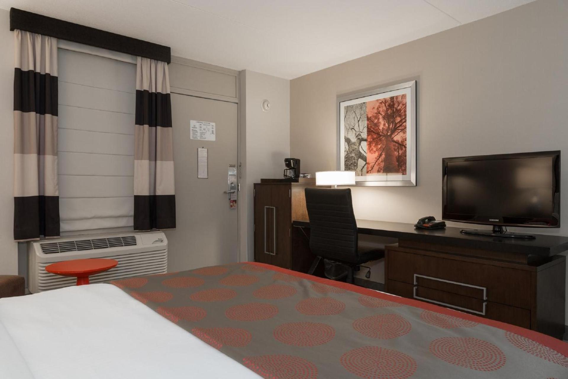 Ramada by Wyndham Boston photo 17