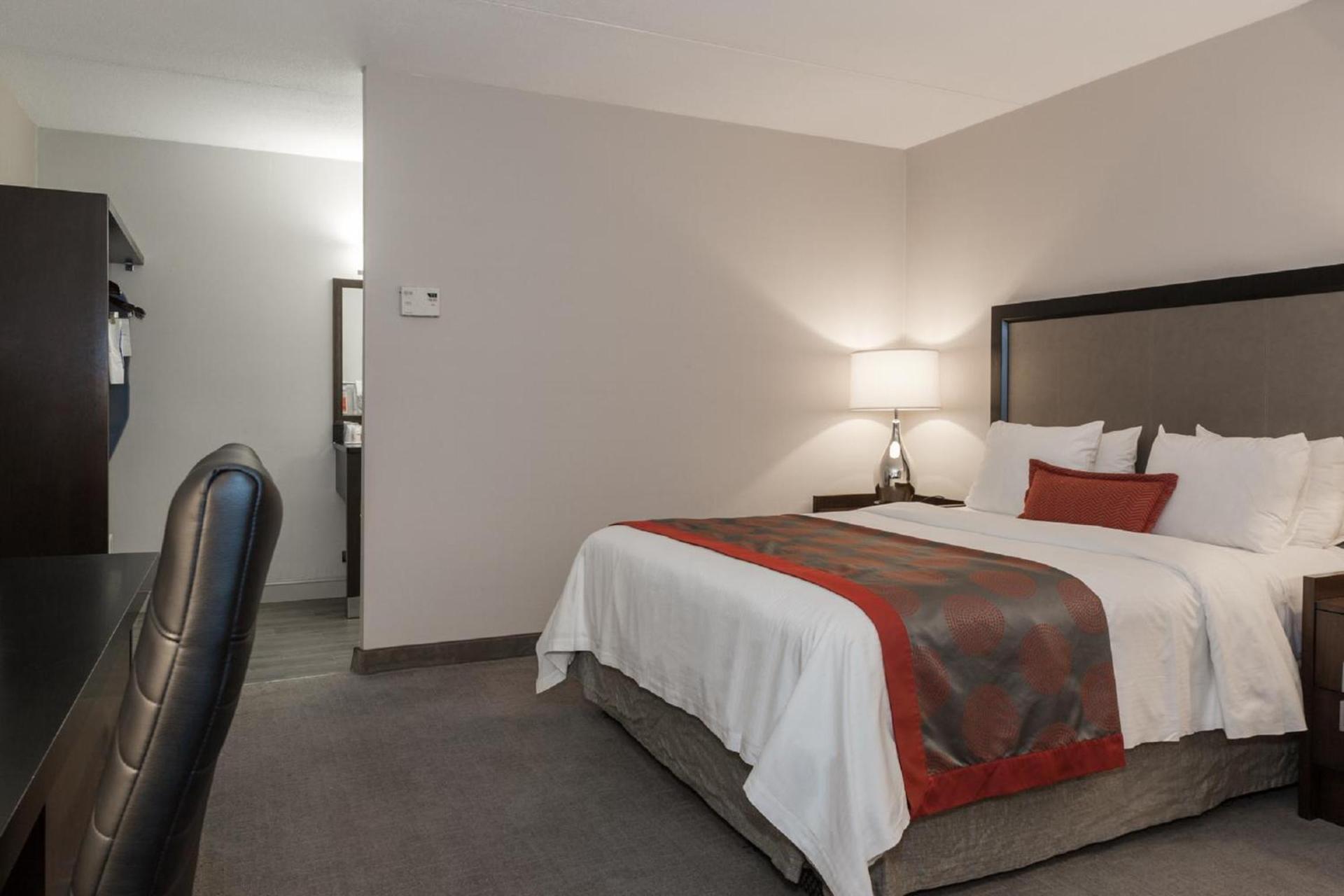 Ramada by Wyndham Boston photo 16