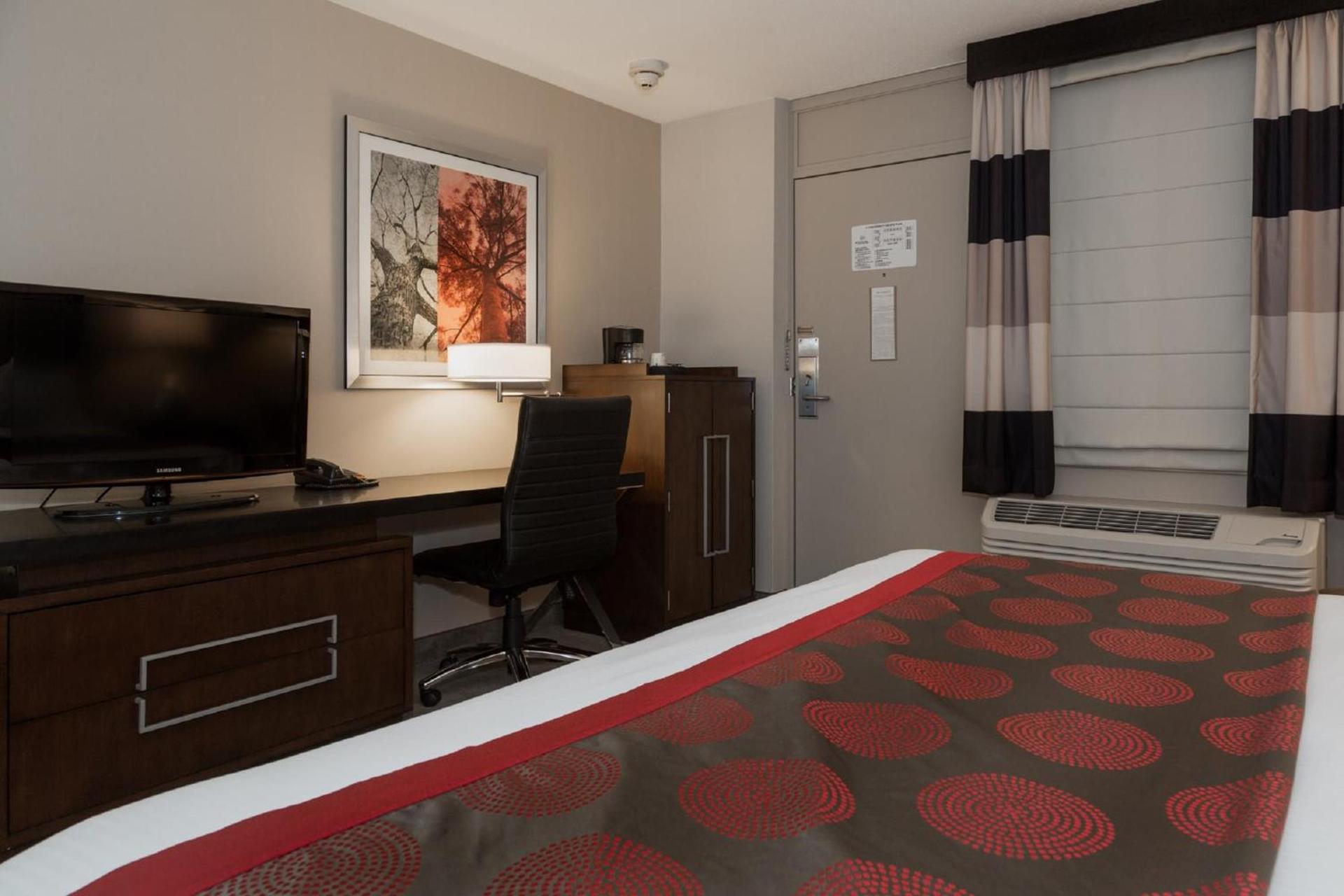 Ramada by Wyndham Boston photo 9
