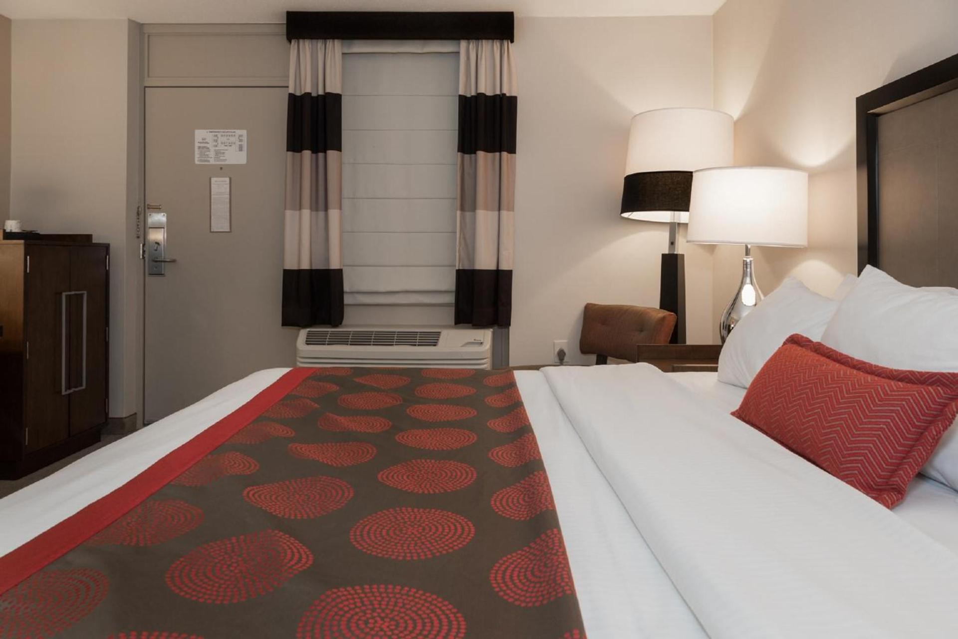 Ramada by Wyndham Boston photo 8