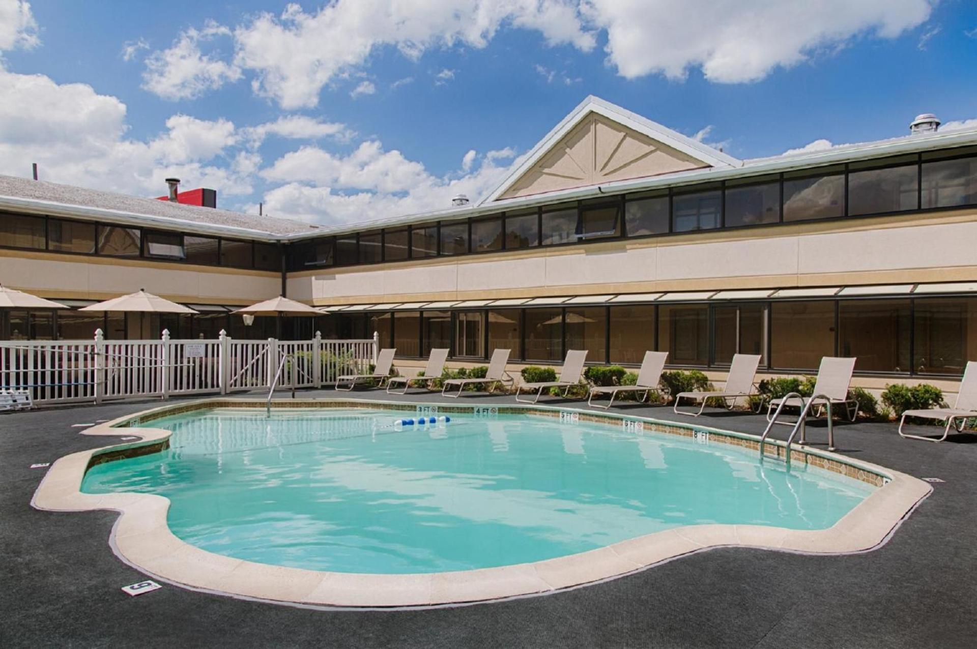 Ramada by Wyndham Boston photo 5