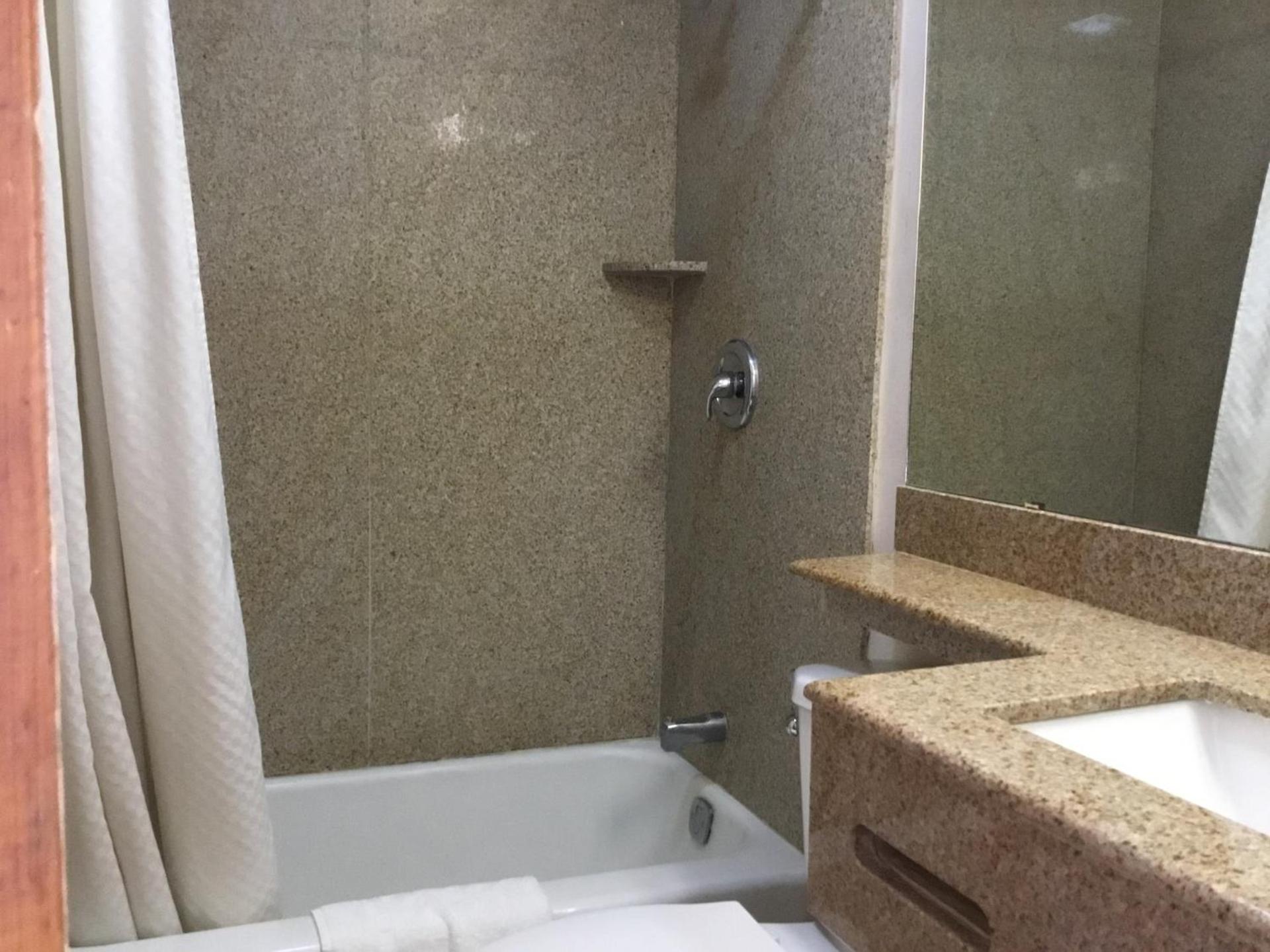 Budget Inn Plainview photo 6