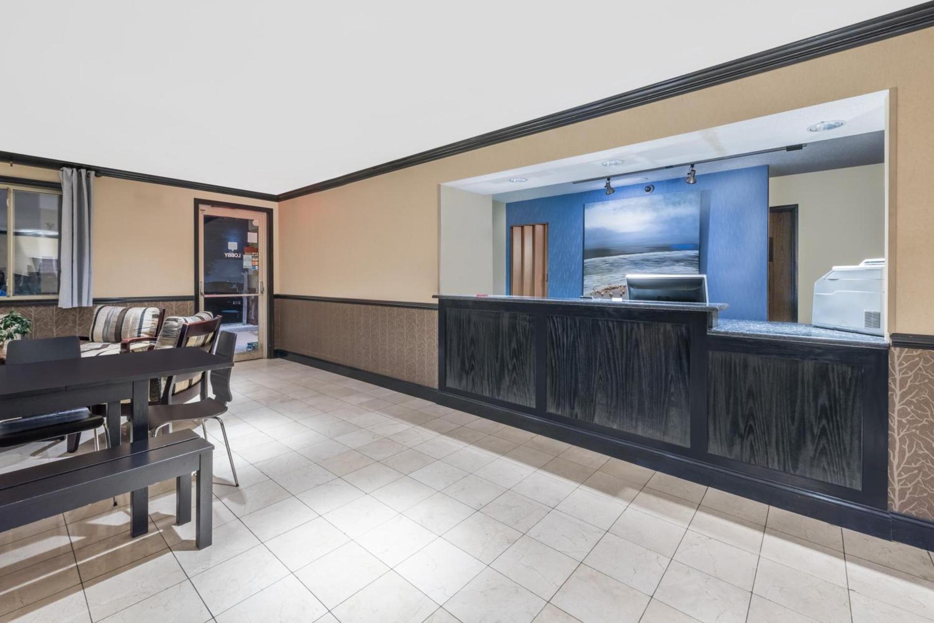 Super 8 by Wyndham Hanover photo 2