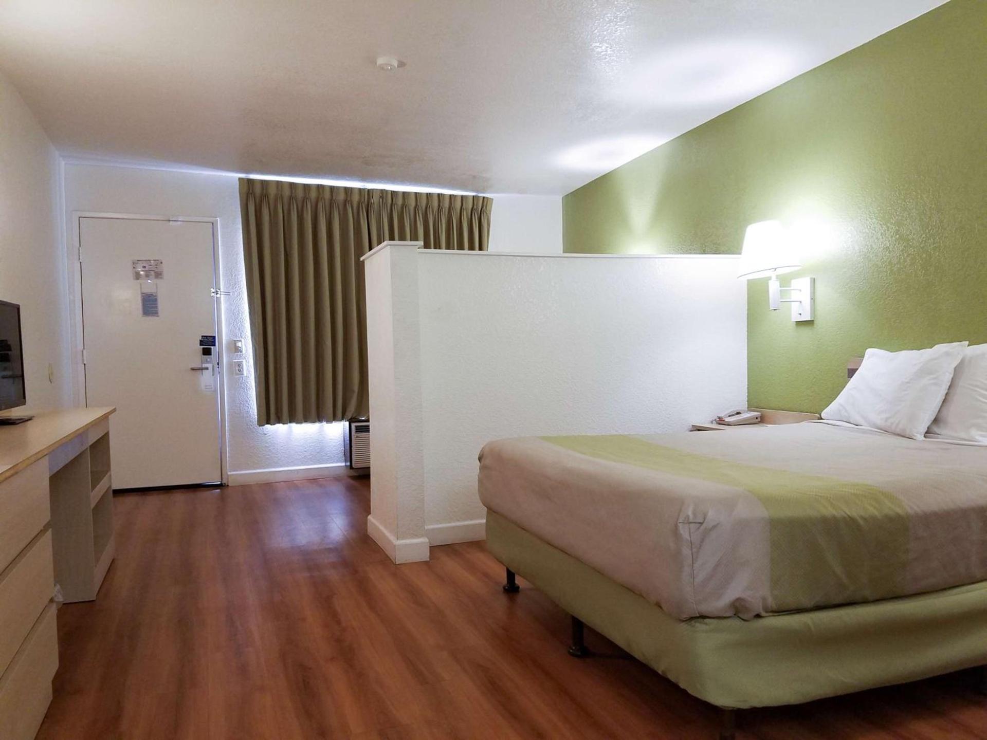 Motel 6 Hemet photo 44