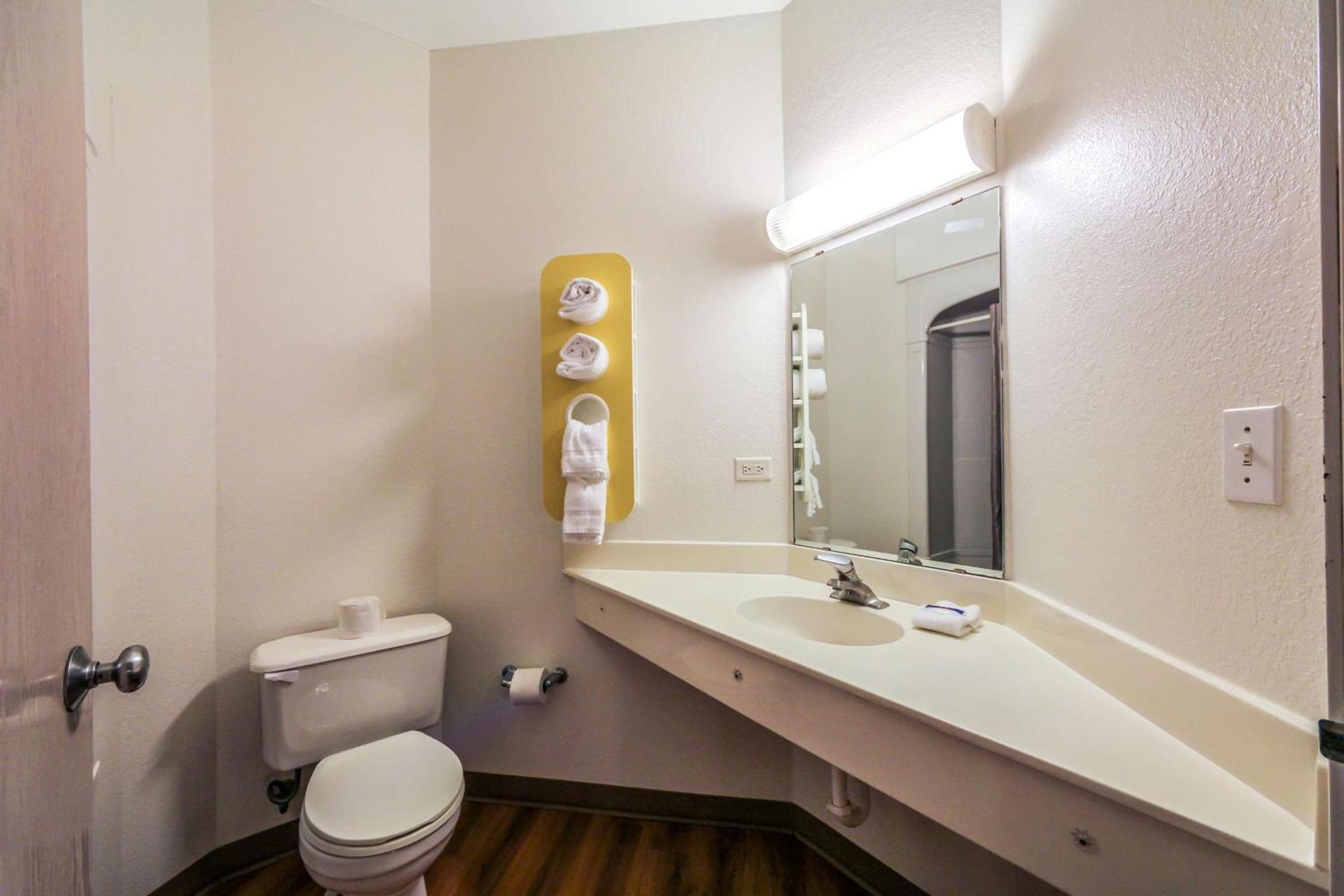 Motel 6 New Braunfels photo 36