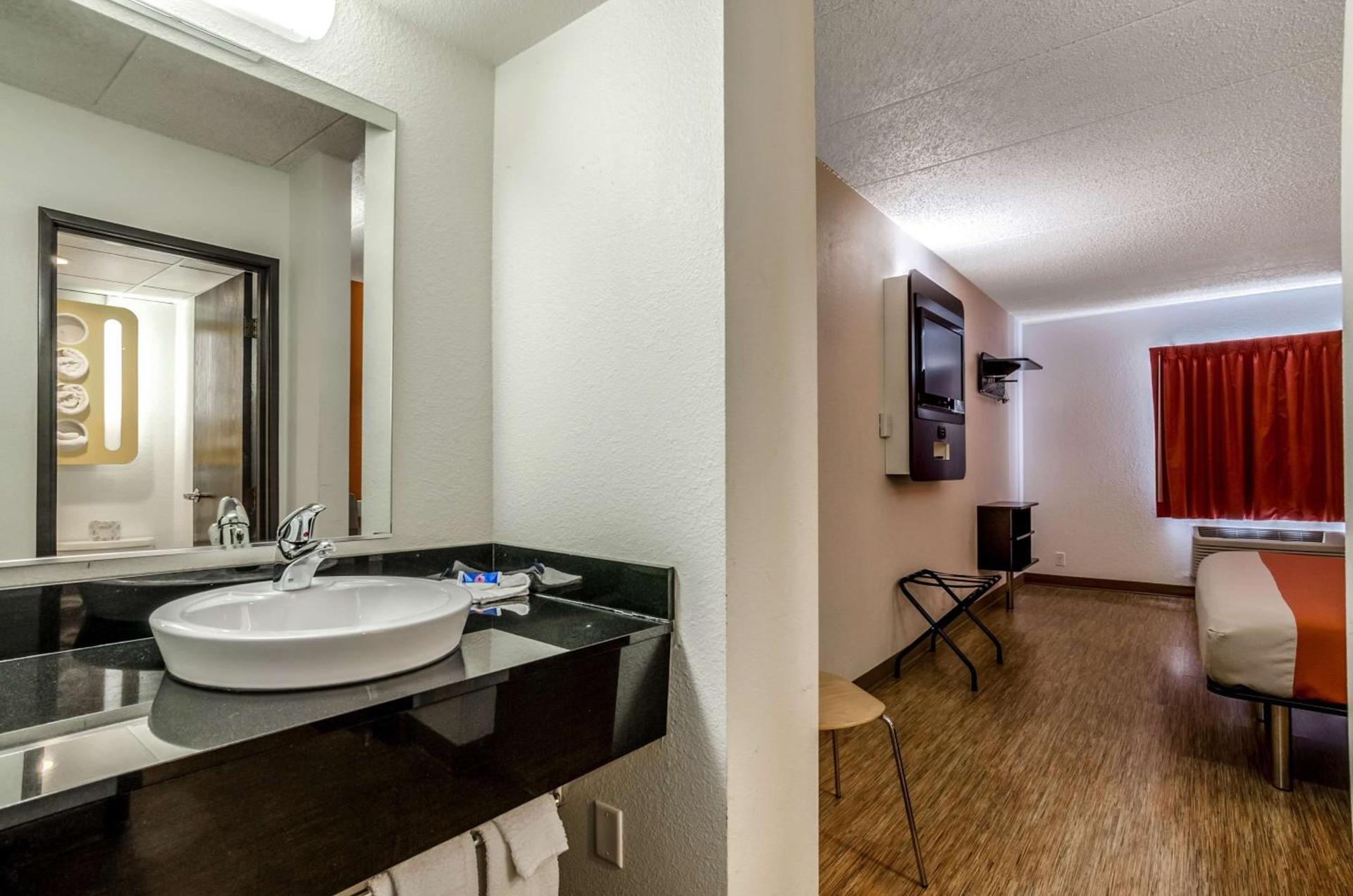 Motel 6-York, NE photo 57