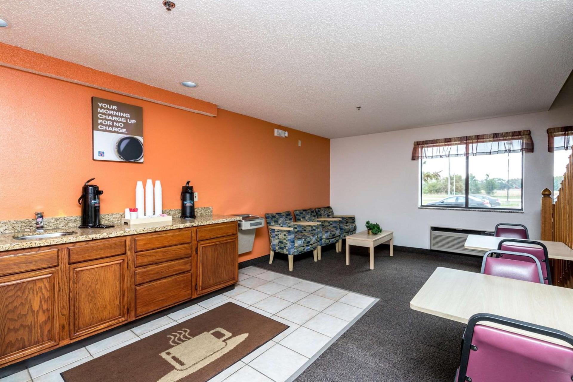 Motel 6-Waterloo, IA photo 13