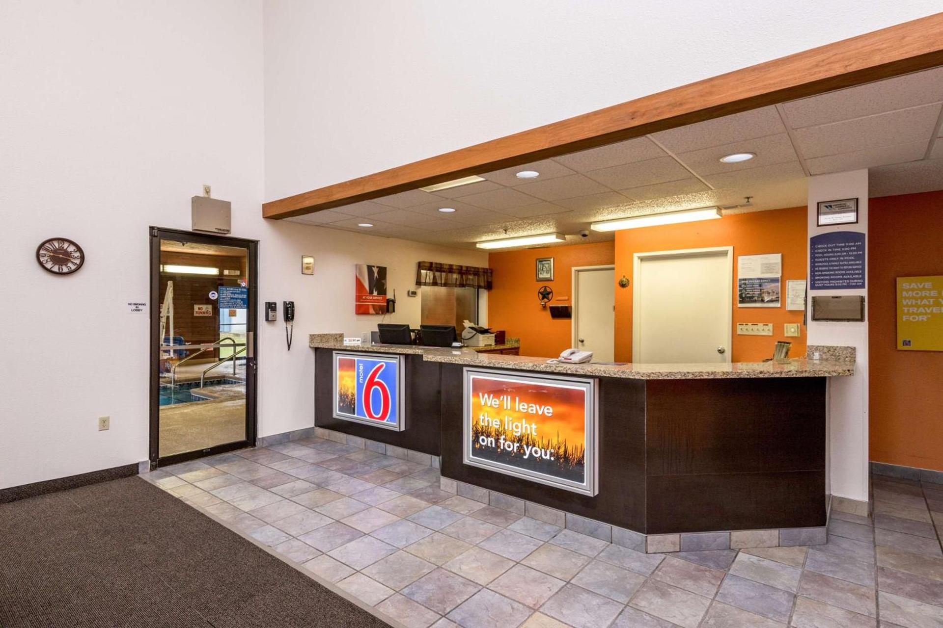 Motel 6-Waterloo, IA photo 10