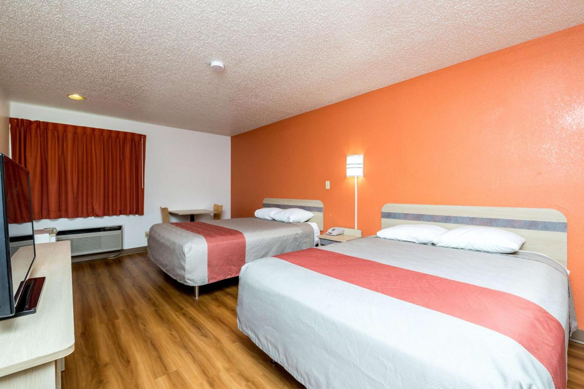 Motel 6-Waterloo, IA photo 43