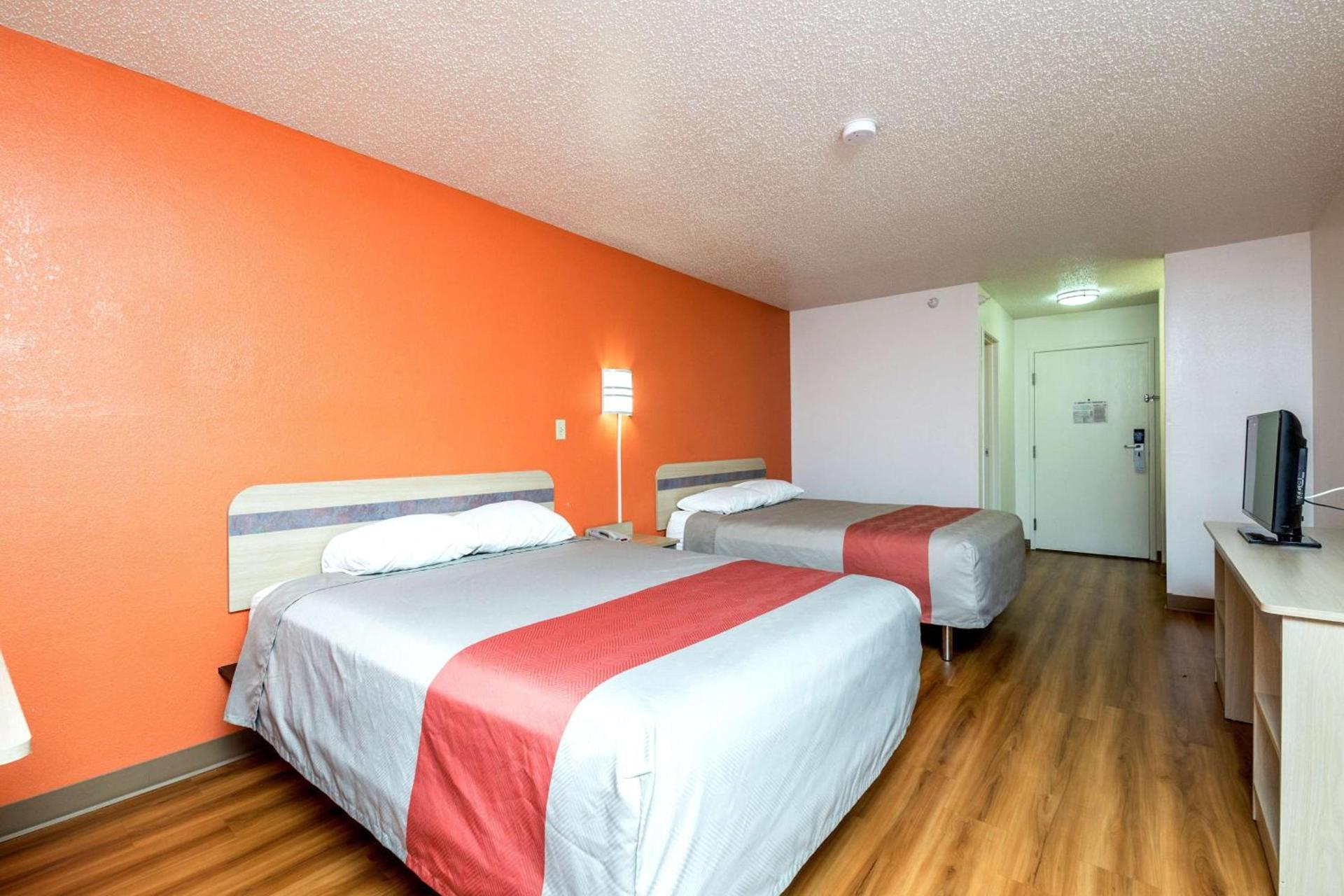 Motel 6-Waterloo, IA photo 42