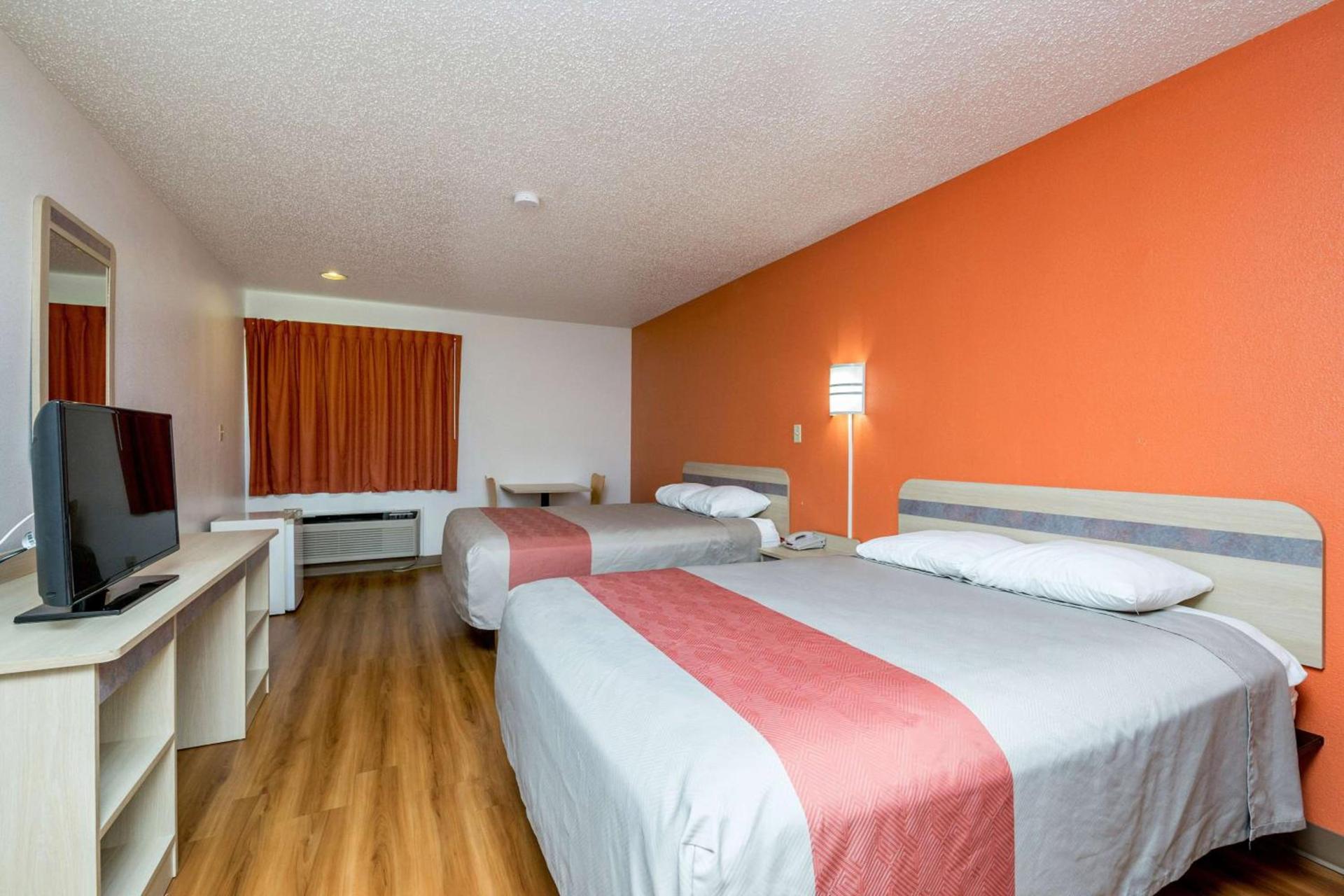 Motel 6-Waterloo, IA photo 41