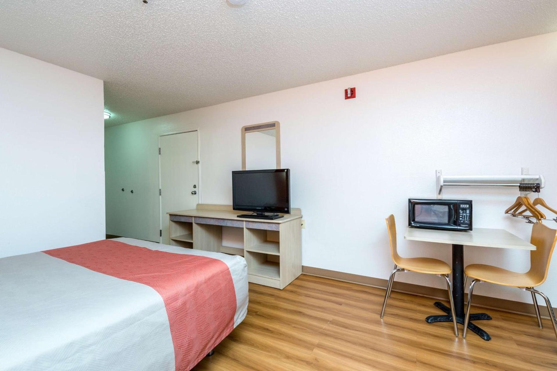 Motel 6-Waterloo, IA photo 39