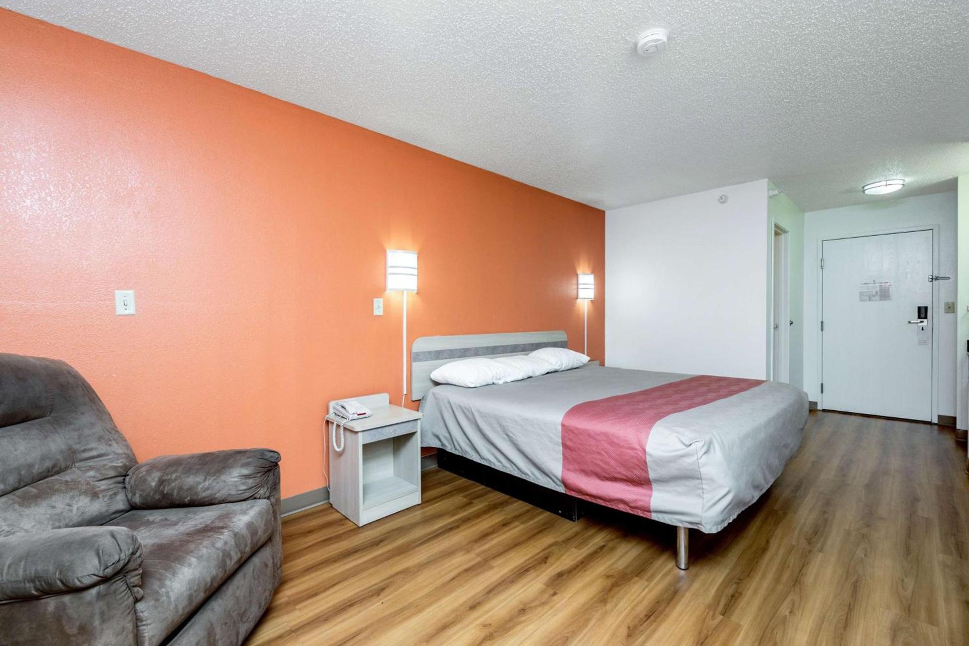 Motel 6-Waterloo, IA photo 38