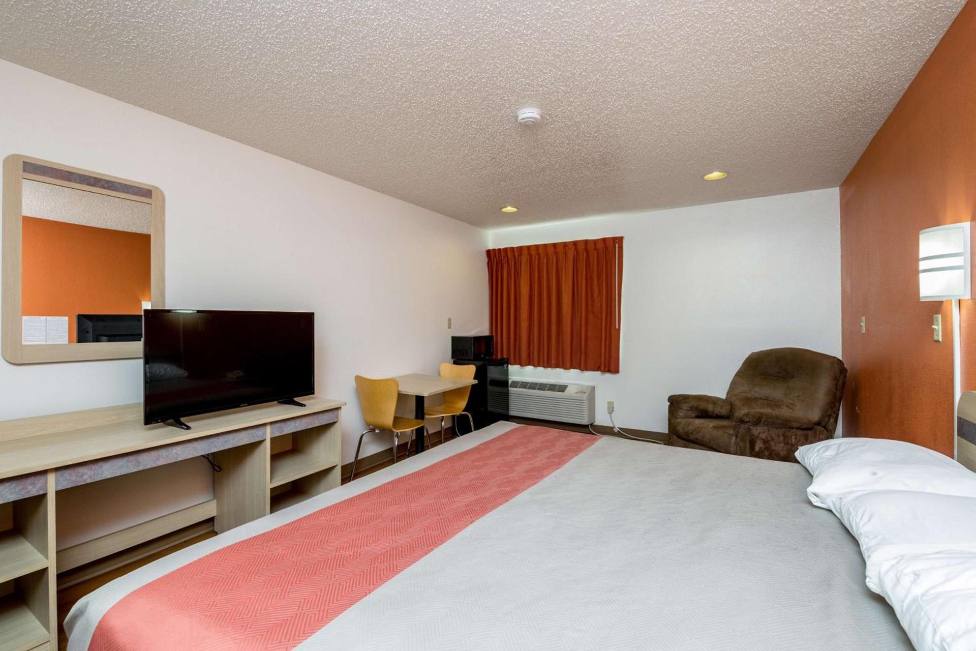Motel 6-Waterloo, IA photo 35