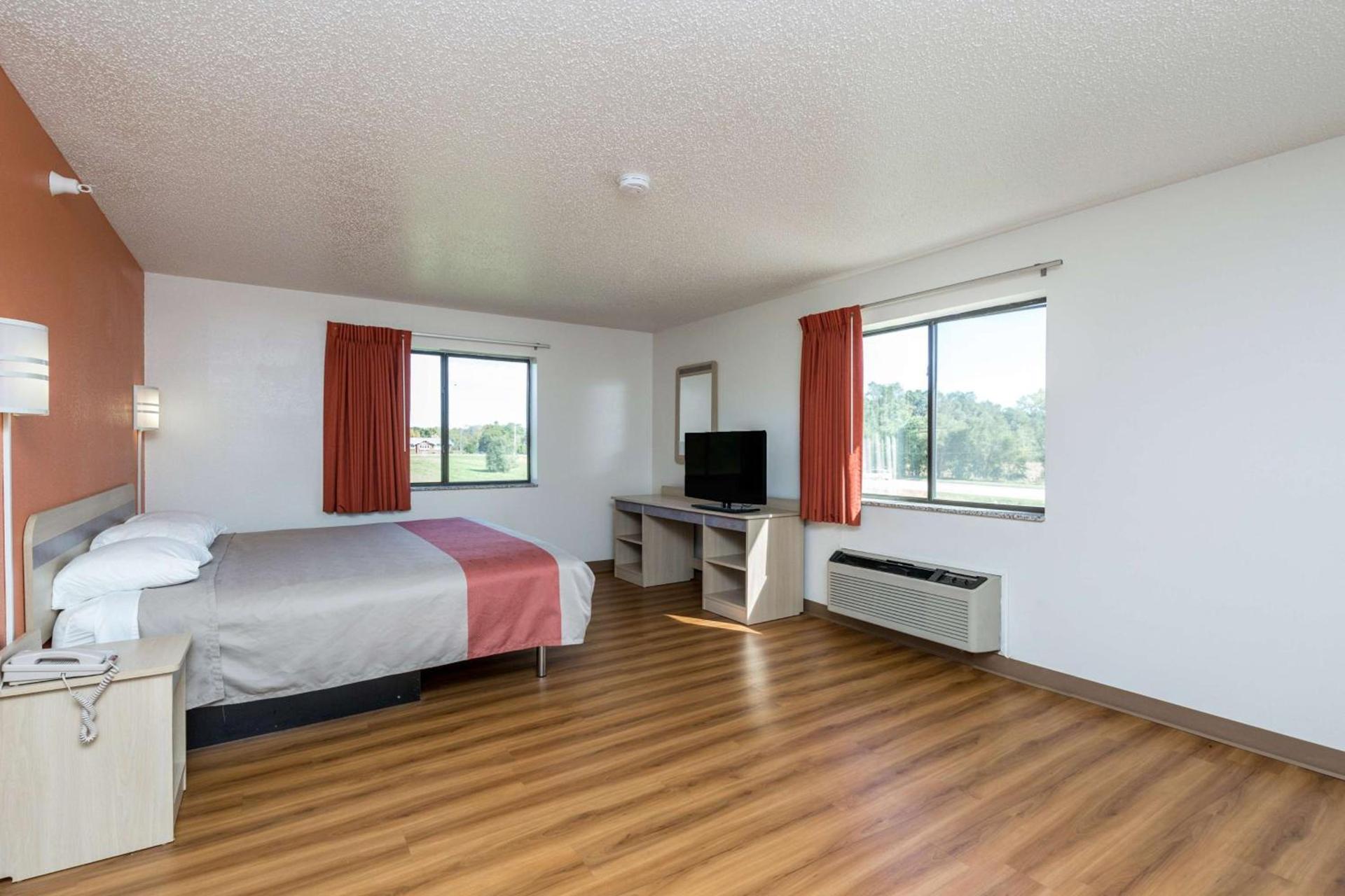 Motel 6-Waterloo, IA photo 32