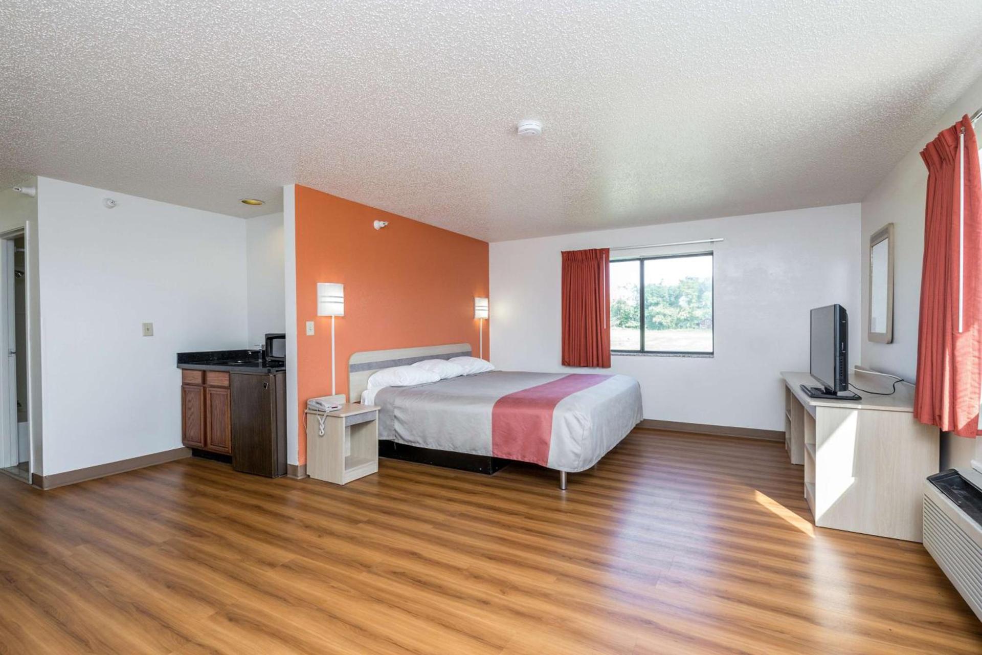 Motel 6-Waterloo, IA photo 31