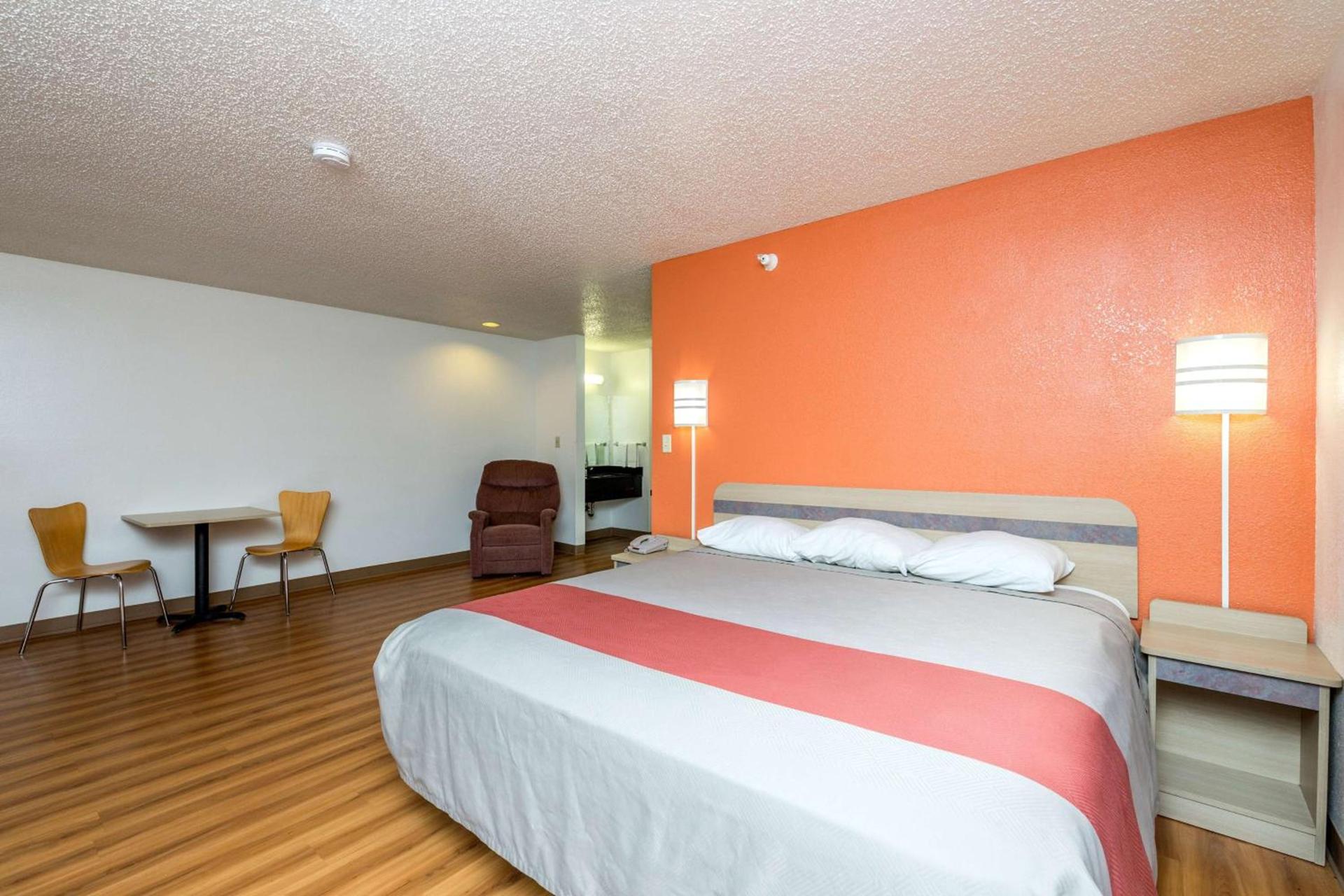Motel 6-Waterloo, IA photo 30