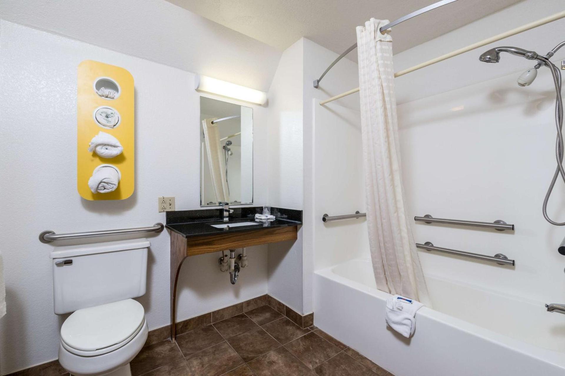 Motel 6-Waterloo, IA photo 22