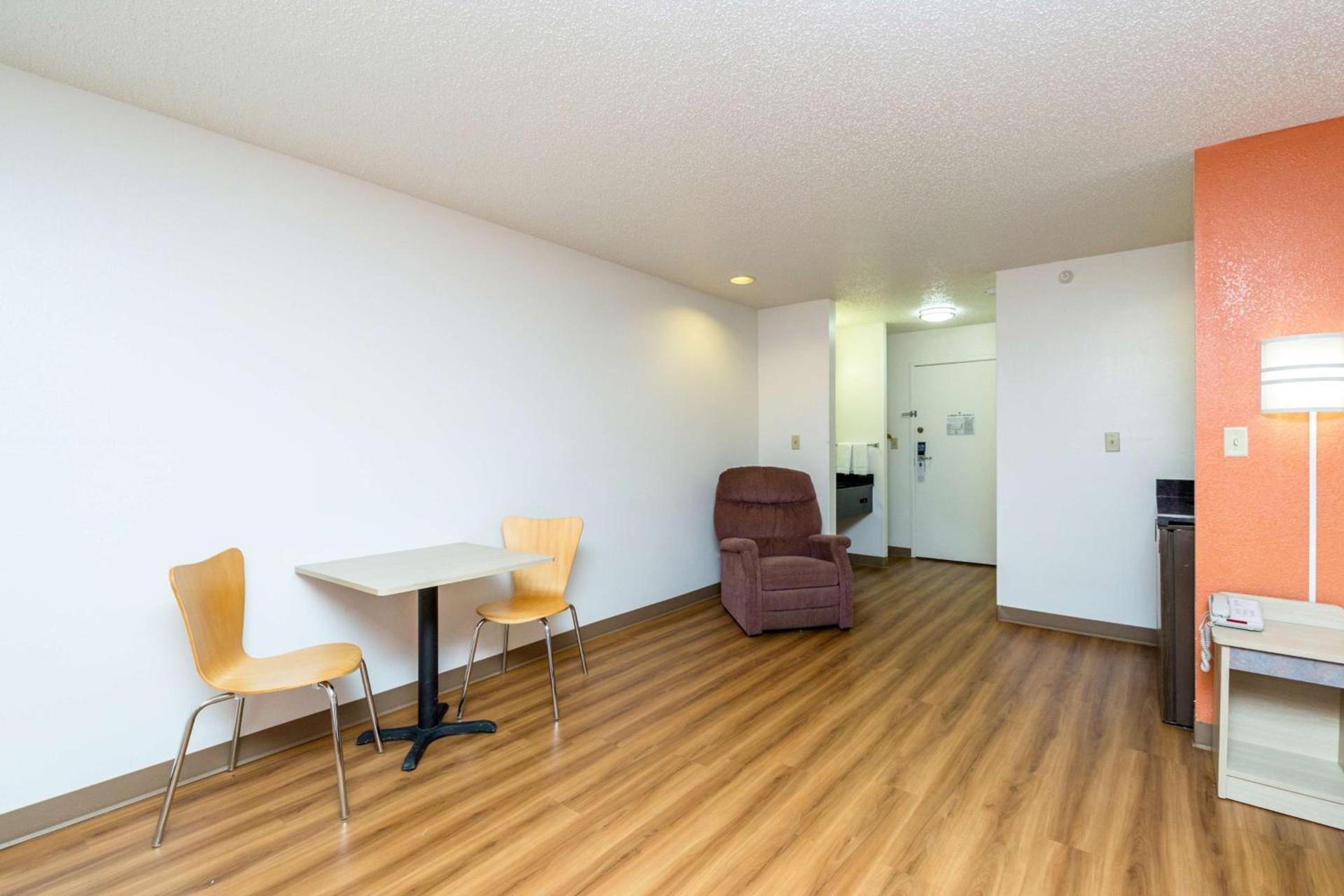 Motel 6-Waterloo, IA photo 15