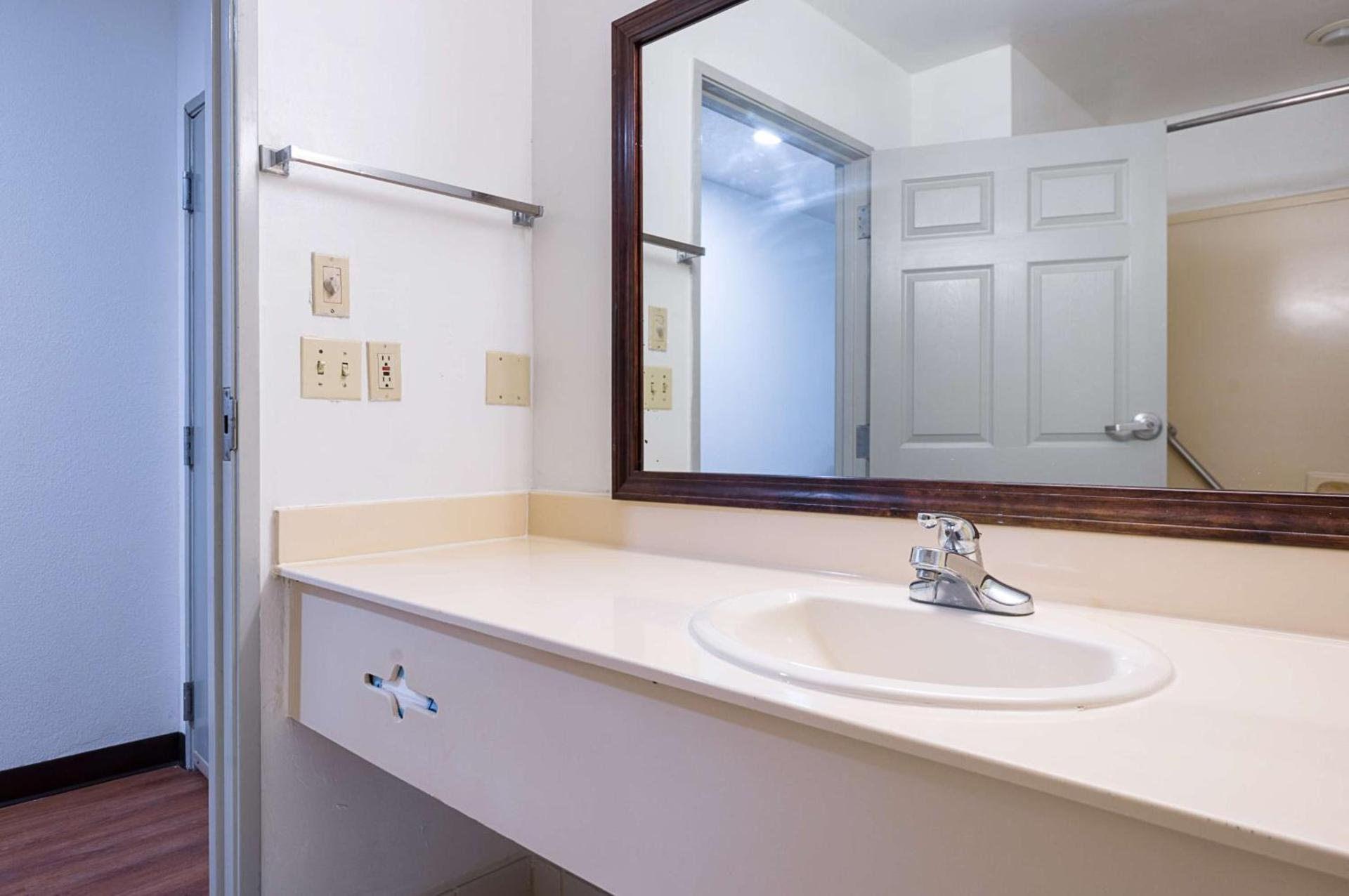 Motel 6-New Iberia, LA photo 15
