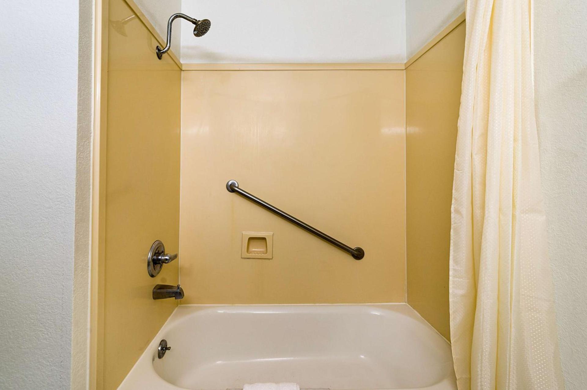 Motel 6-New Iberia, LA photo 14