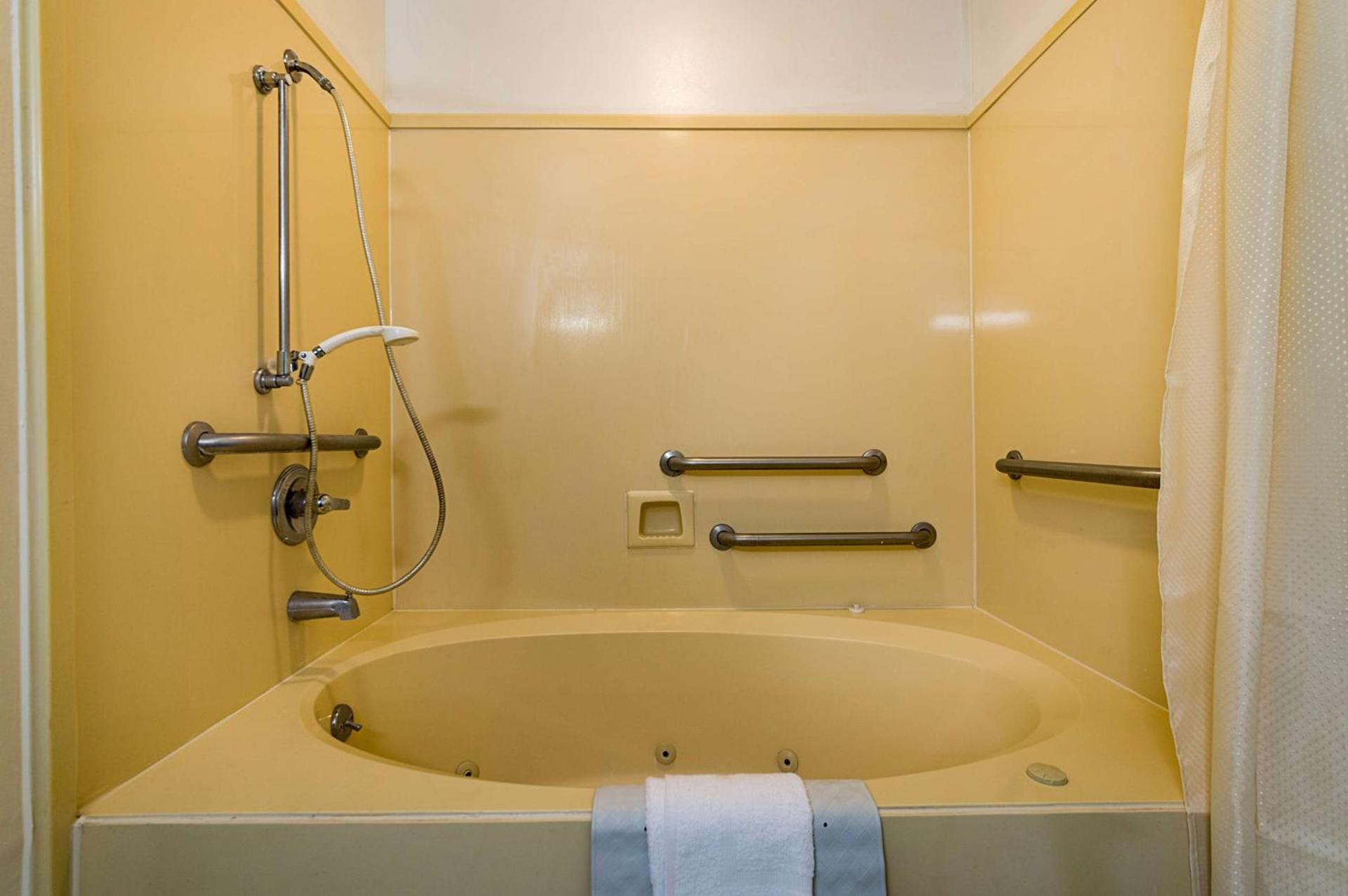 Motel 6-New Iberia, LA photo 43