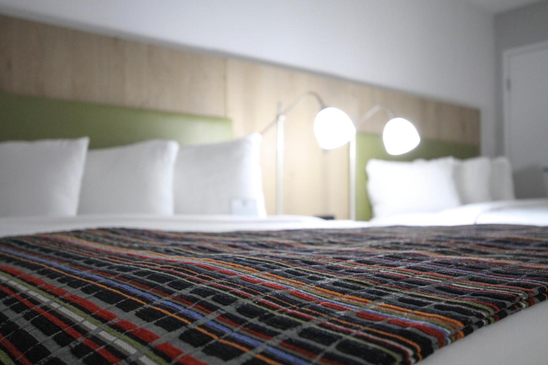 GreenTree Inn & Suites Phoenix Sky Harbor photo 20