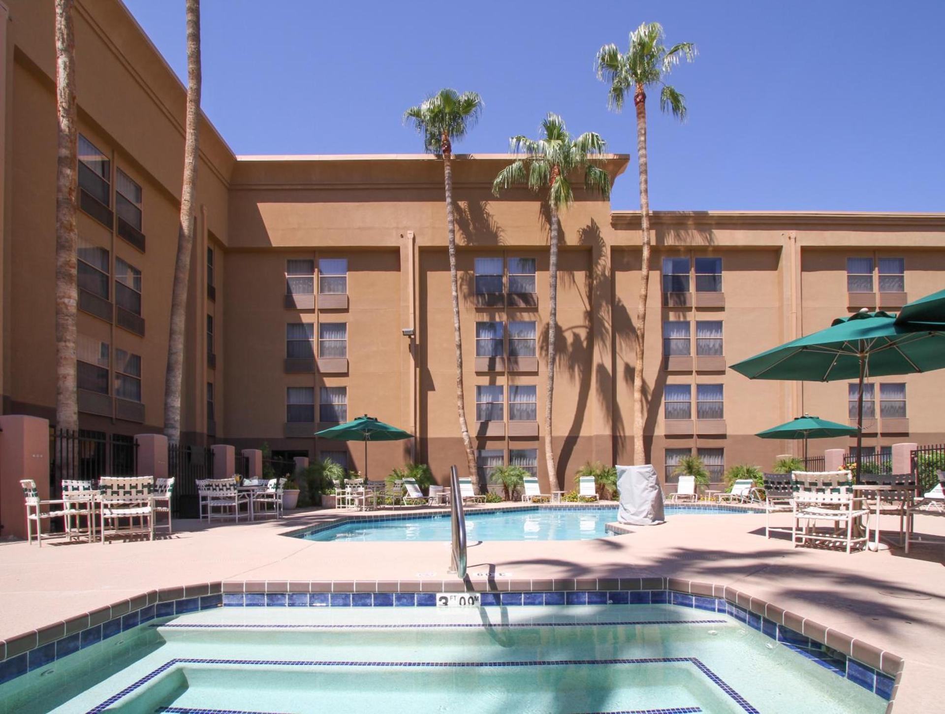 GreenTree Inn & Suites Phoenix Sky Harbor photo 4
